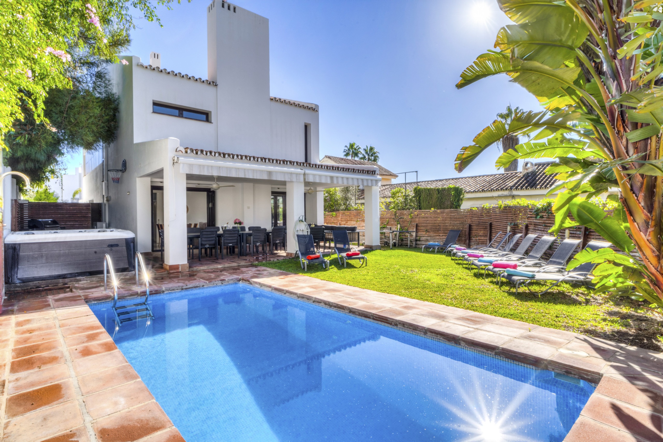 Casa Encinas Marbella Marbella: Spacious 8-Bedroom Apartment with Seaview and Pool, Marbella