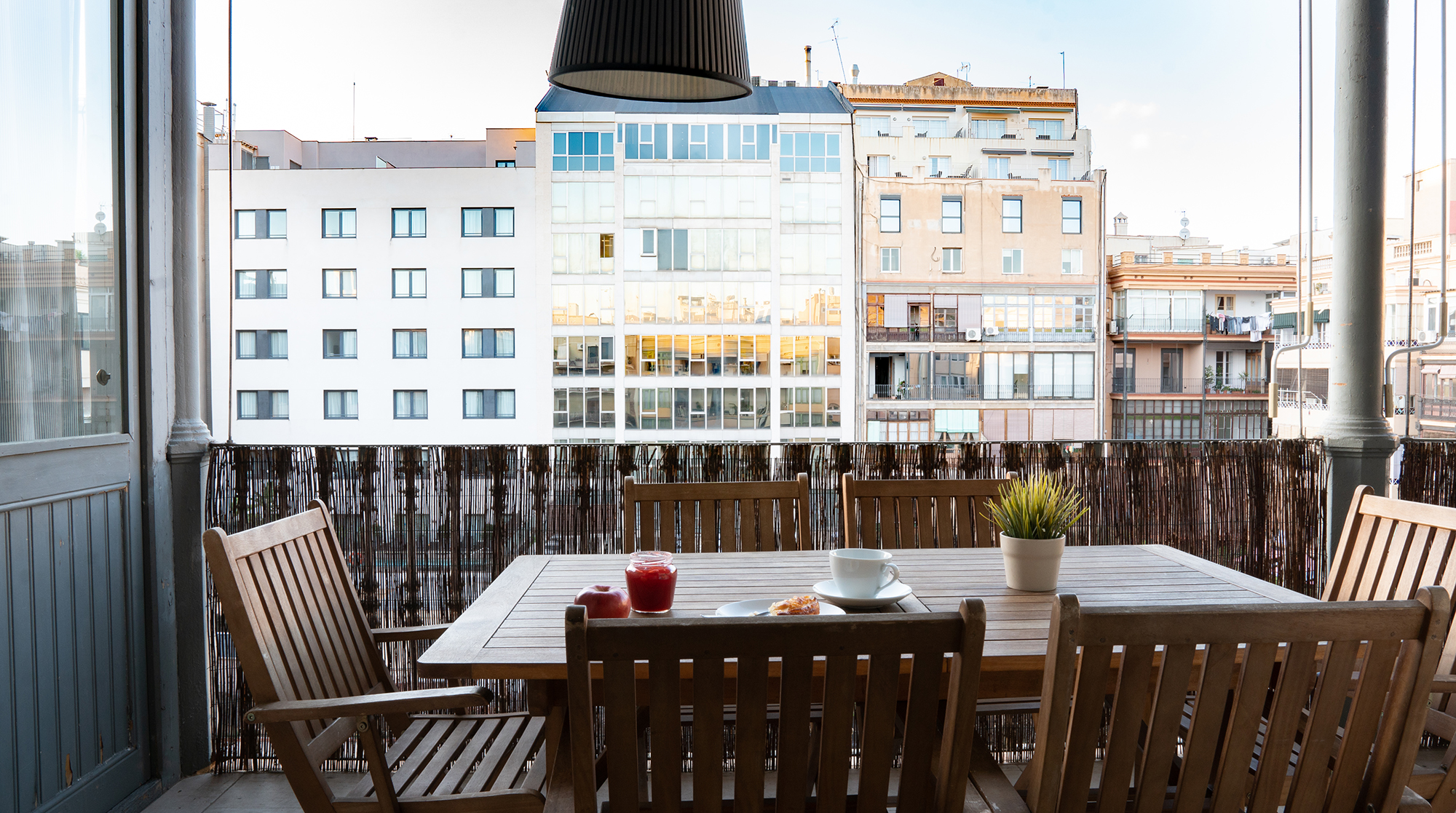 Casa Escorial Eixample: Elegant 3-Bedroom Apartment with Terrace and Sea Views, Eixample Barcelona