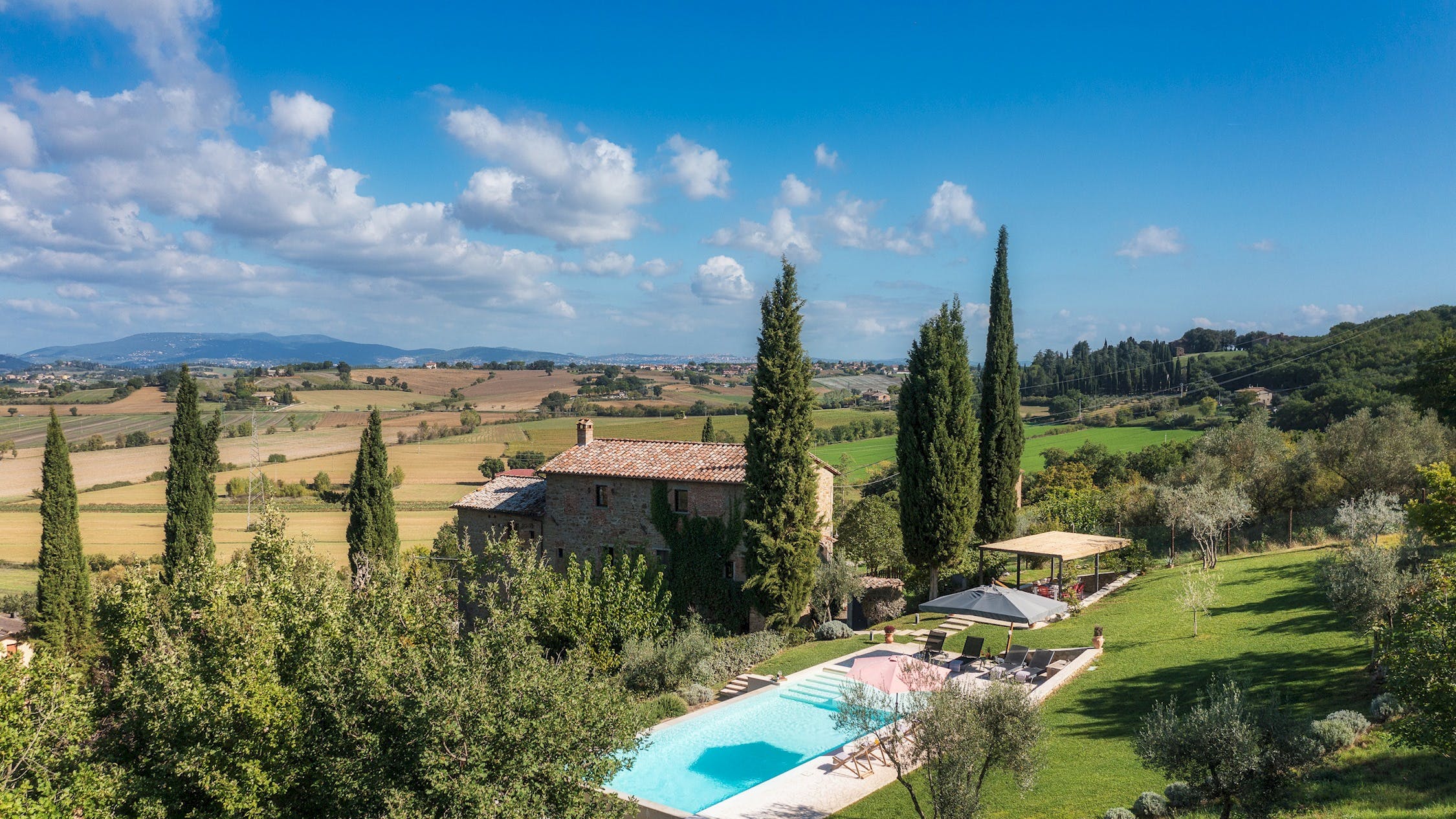 Casa Etrusca Perugia: Luxury 4-Bedroom Apartment with Pool, Perugia