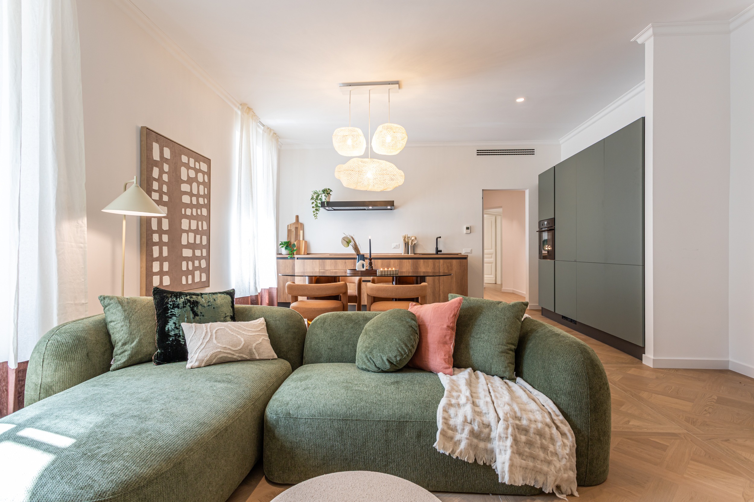 Casa Farnesina Prati: Stylish 2-Bedroom Apartment Rental with Air-Con in Prati Rome