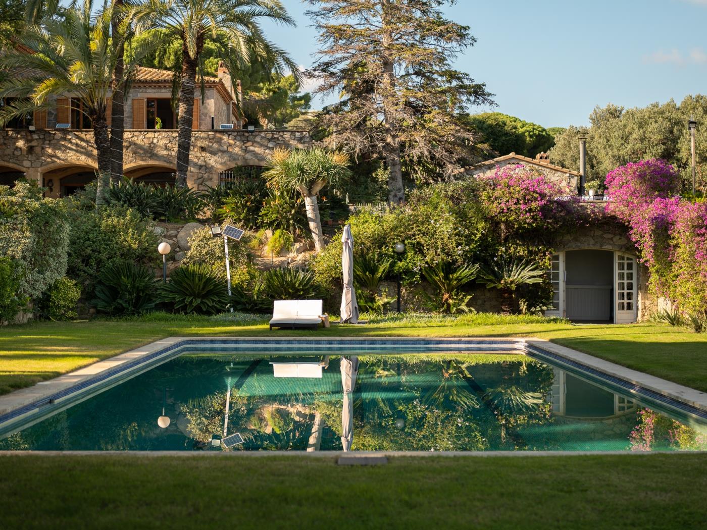 Casa Garbí Barcelona: Luxury 10-Bedroom Villa with Pool and Sea Views, Barcelona