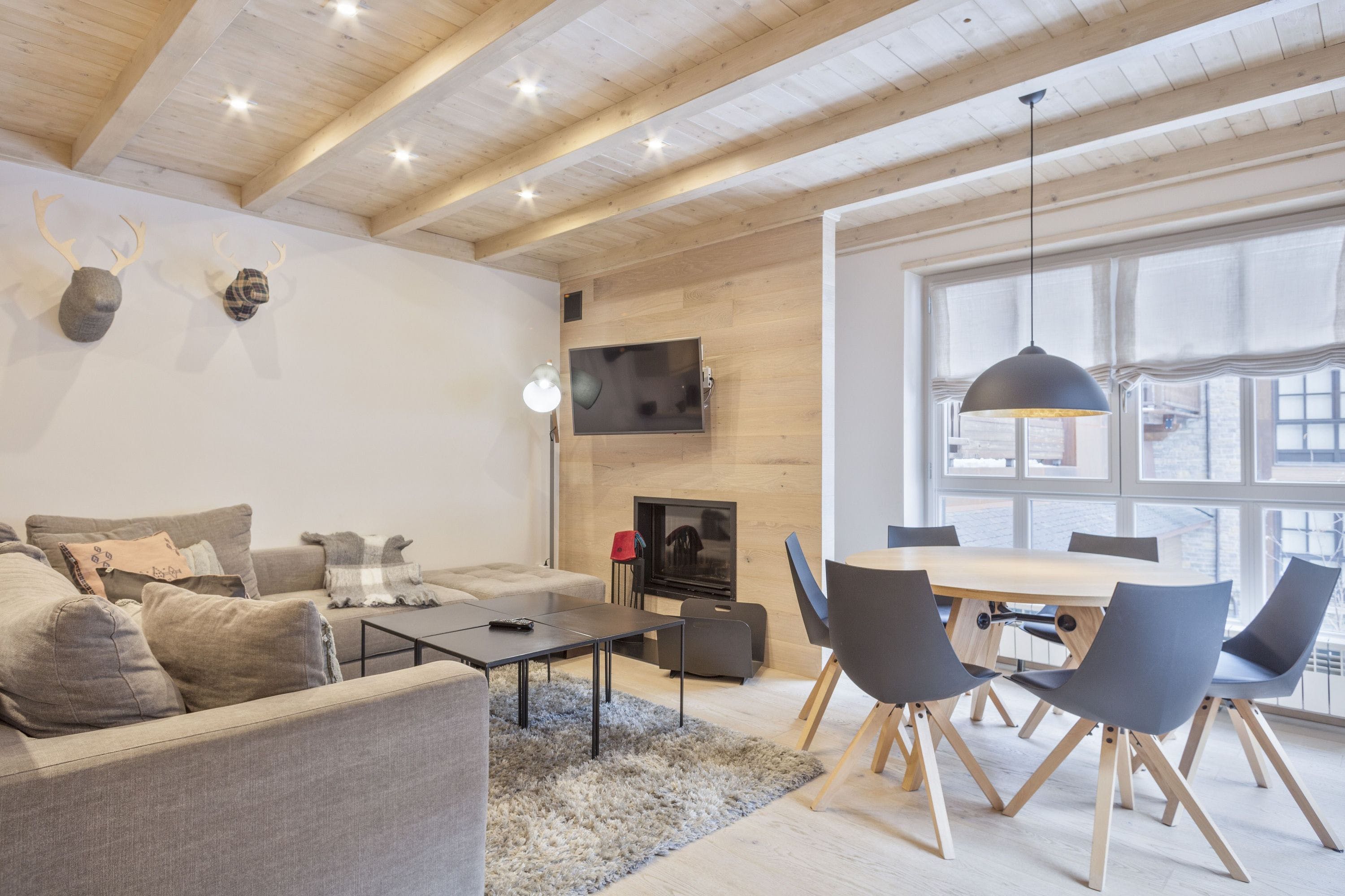 Casa Garona Valdaran: Charming 2-Bedroom Ski Chalet with Mountain Views, Val d’Aran