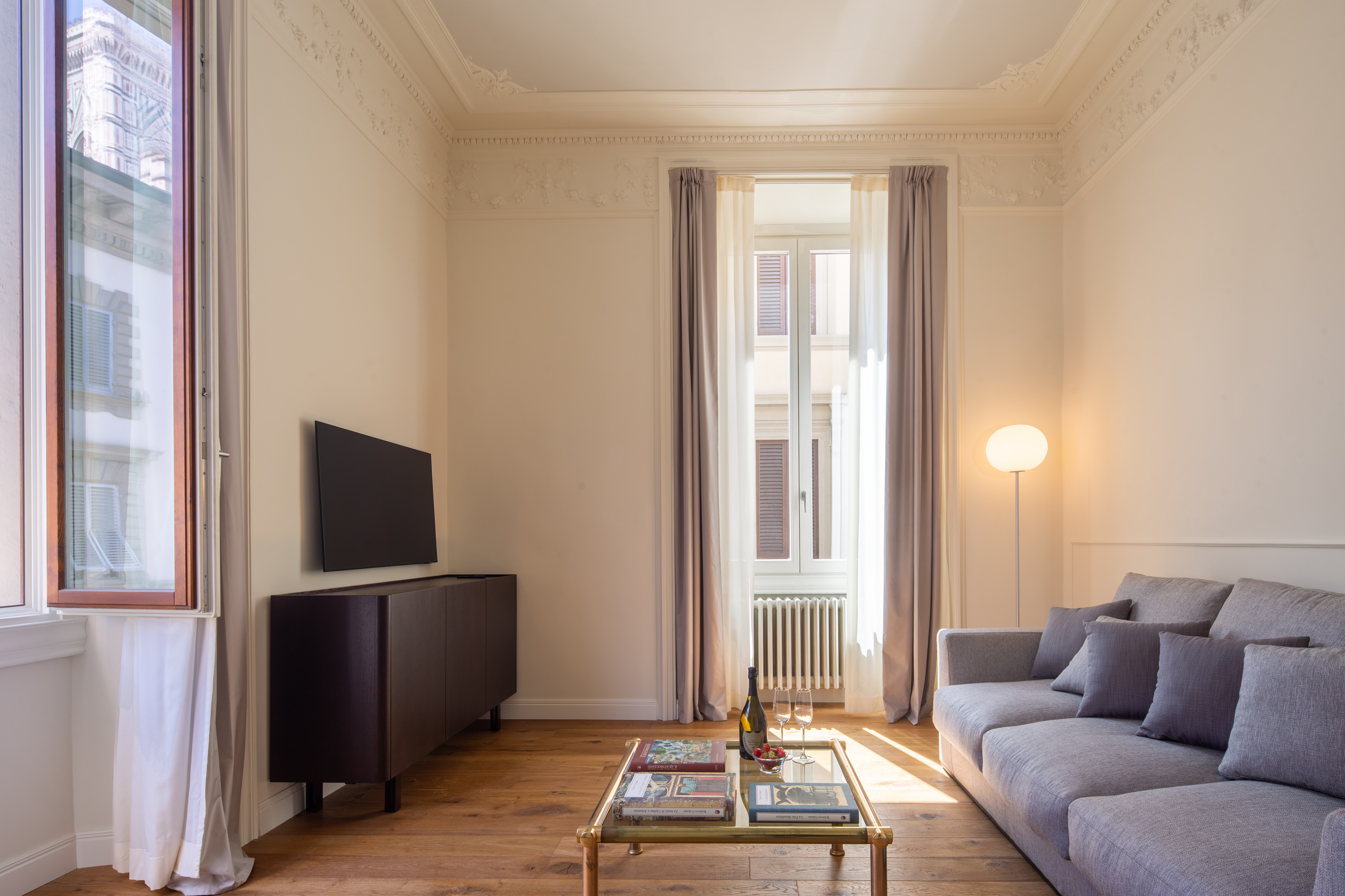 Casa Giglio Duomo: Spacious 4-Bedroom Apartment Rental with Air Conditioning in Florence Duomo