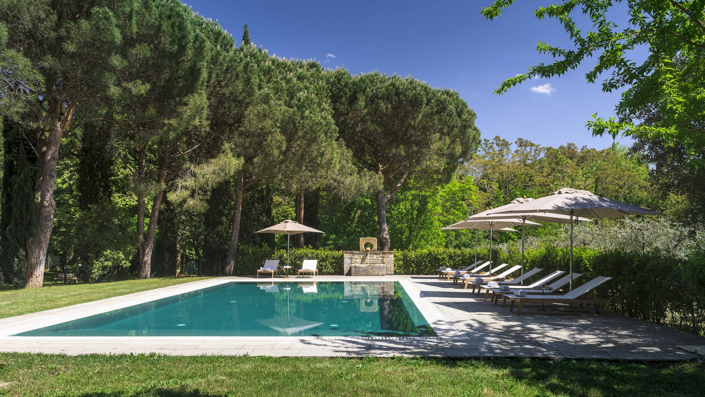 Casa Girasole Cortona: Elegant 5-Bedroom Apartment with Pool, Tuscany Countryside