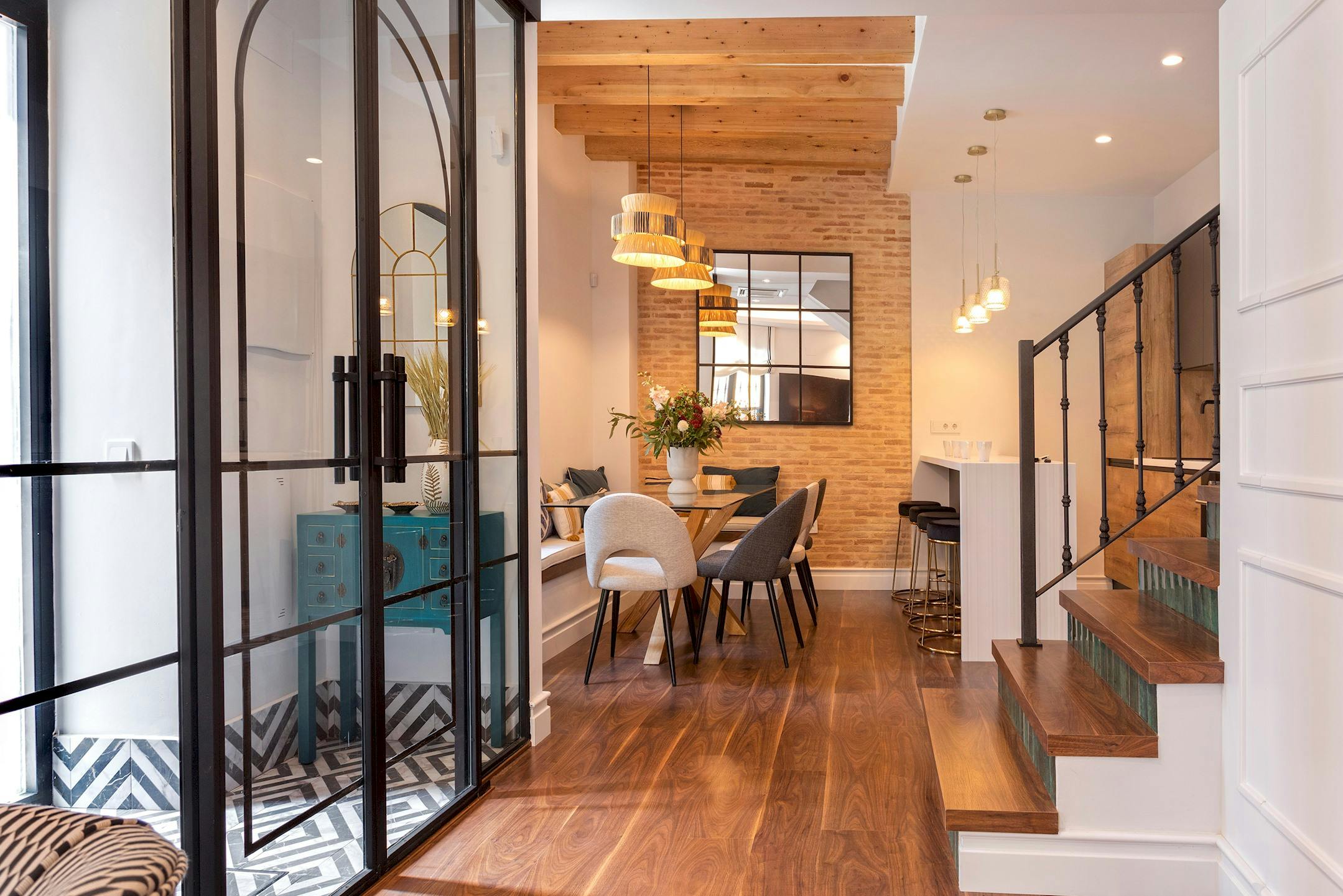 Casa Hércules Alameda: Elegant 4-Bedroom Villa with Terrace, Sevilla