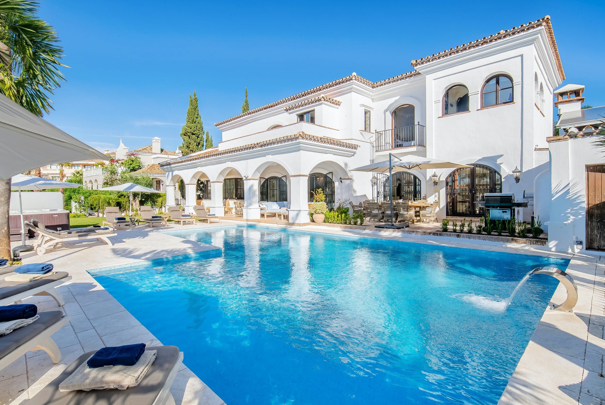 Casa Higuera Malaga: Spacious 5-Bedroom Apartment with Seaview and Pool, Costa Del Sol