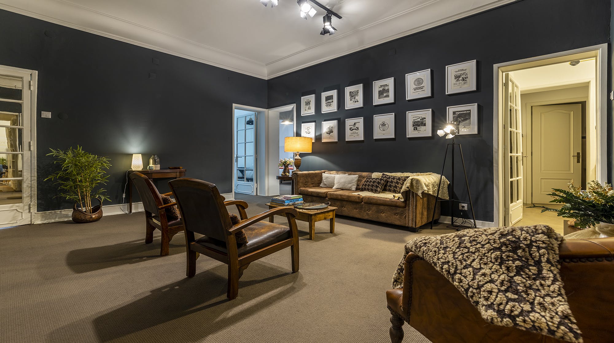 Casa Jacarandá Lapa: Spacious 5-Bedroom Apartment with Seaview, Lisbon