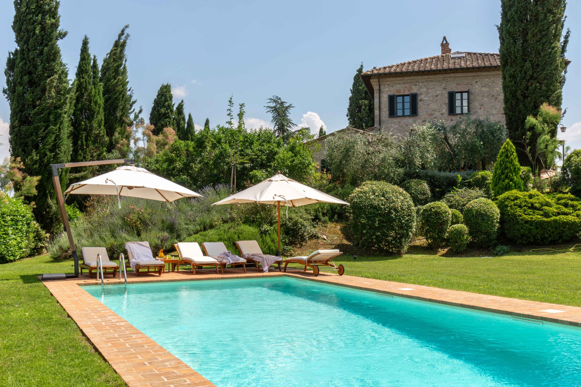 Casa La Rocca Sarteano: Spacious 4-Bedroom Apartment with Pool and BBQ, Sarteano