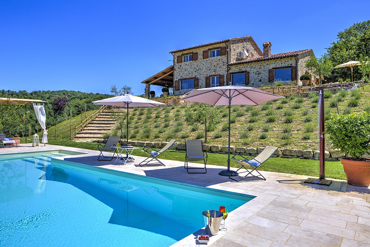 Casa Lavanda Todi: Elegant 4-Bedroom Apartment with Infinity Pool, Todi