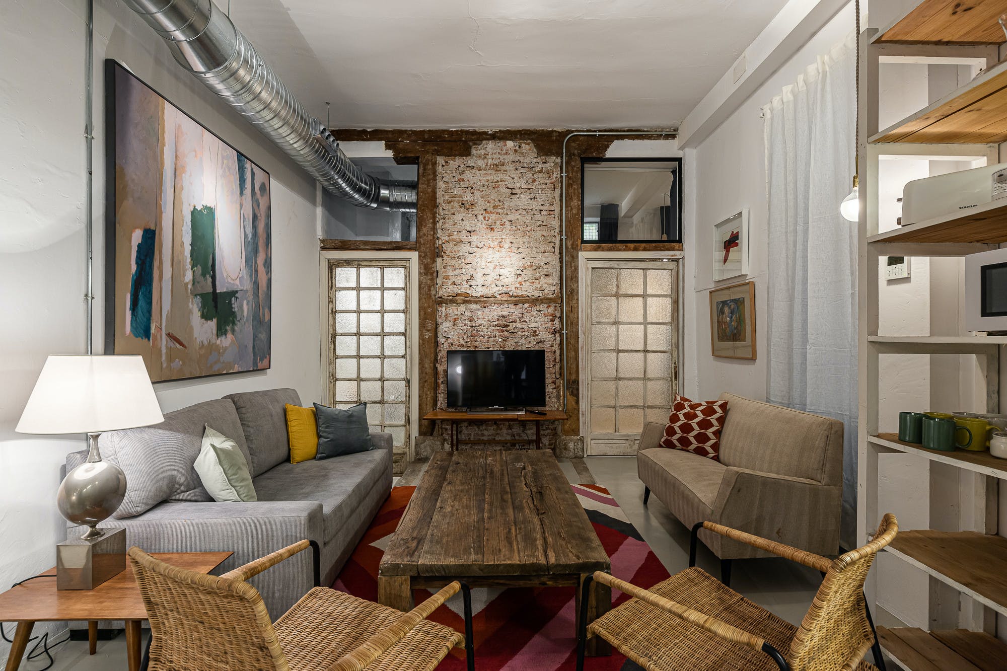 Casa Lavapiedra Madrid: Spacious 3-Bedroom Apartment Rental with Air-Con in Lavapiés, Madrid
