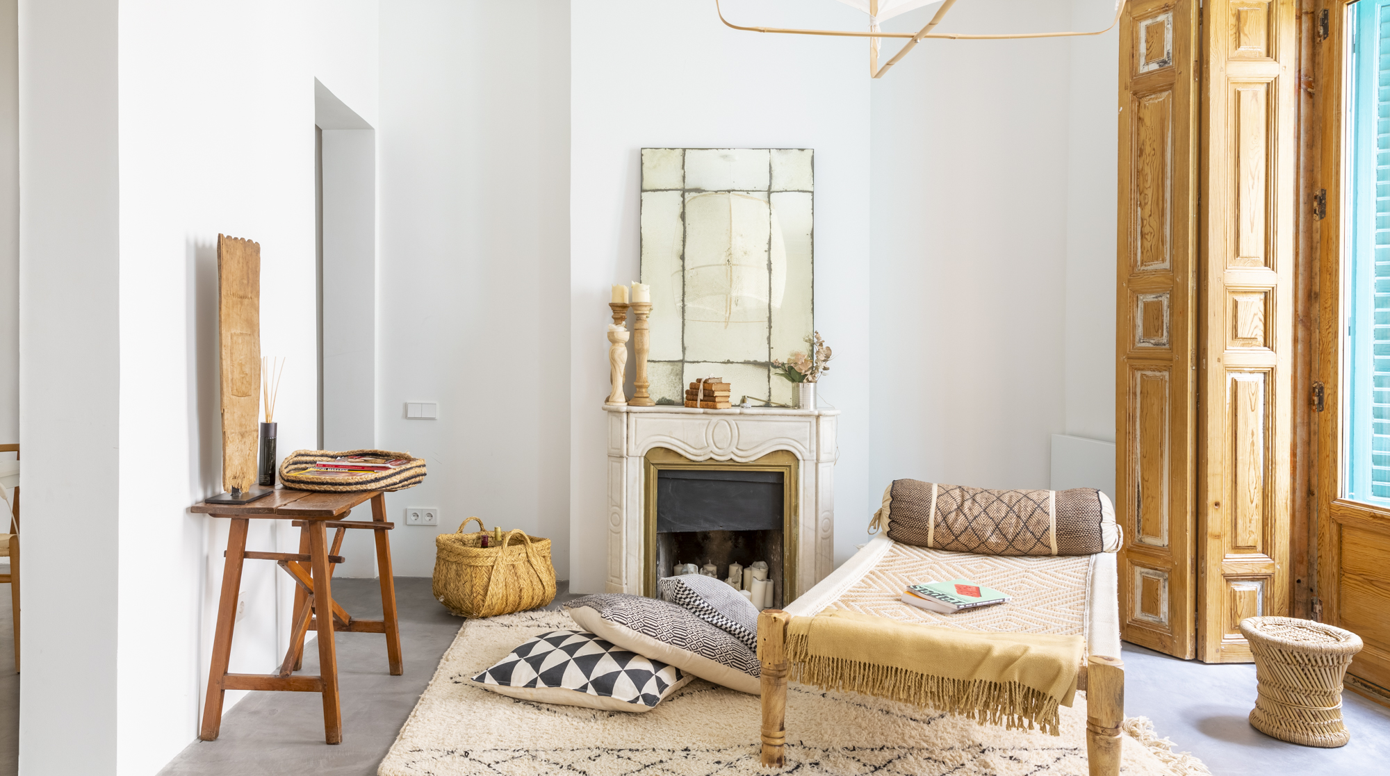 Casa Lavapiés Chueca: Stylish 2-Bedroom Apartment Rental with Family Features in Madrid Chueca