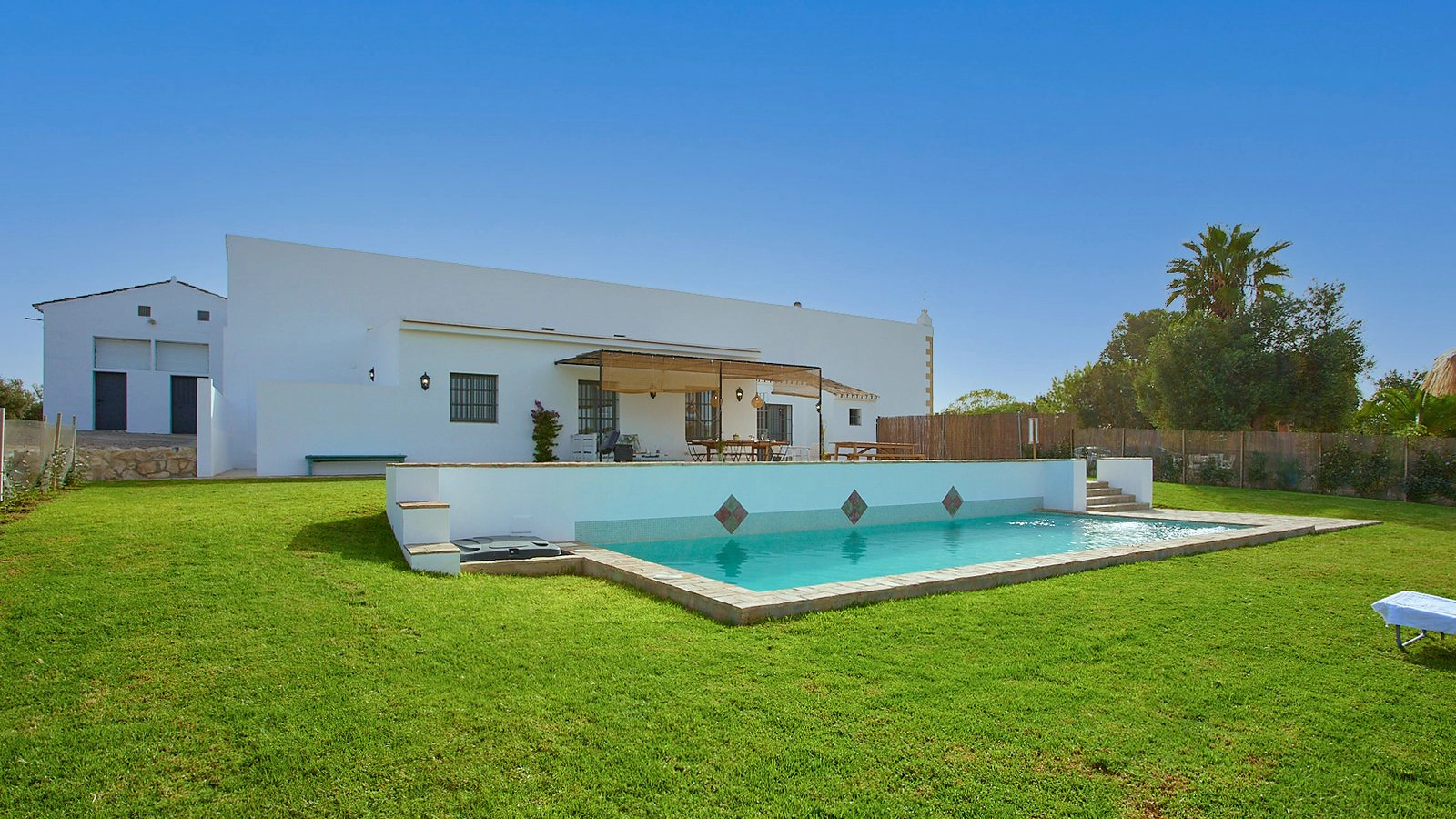 Casa Levante Andalusia: Luxury 5-Bedroom Apartment with Pool, Andalusia