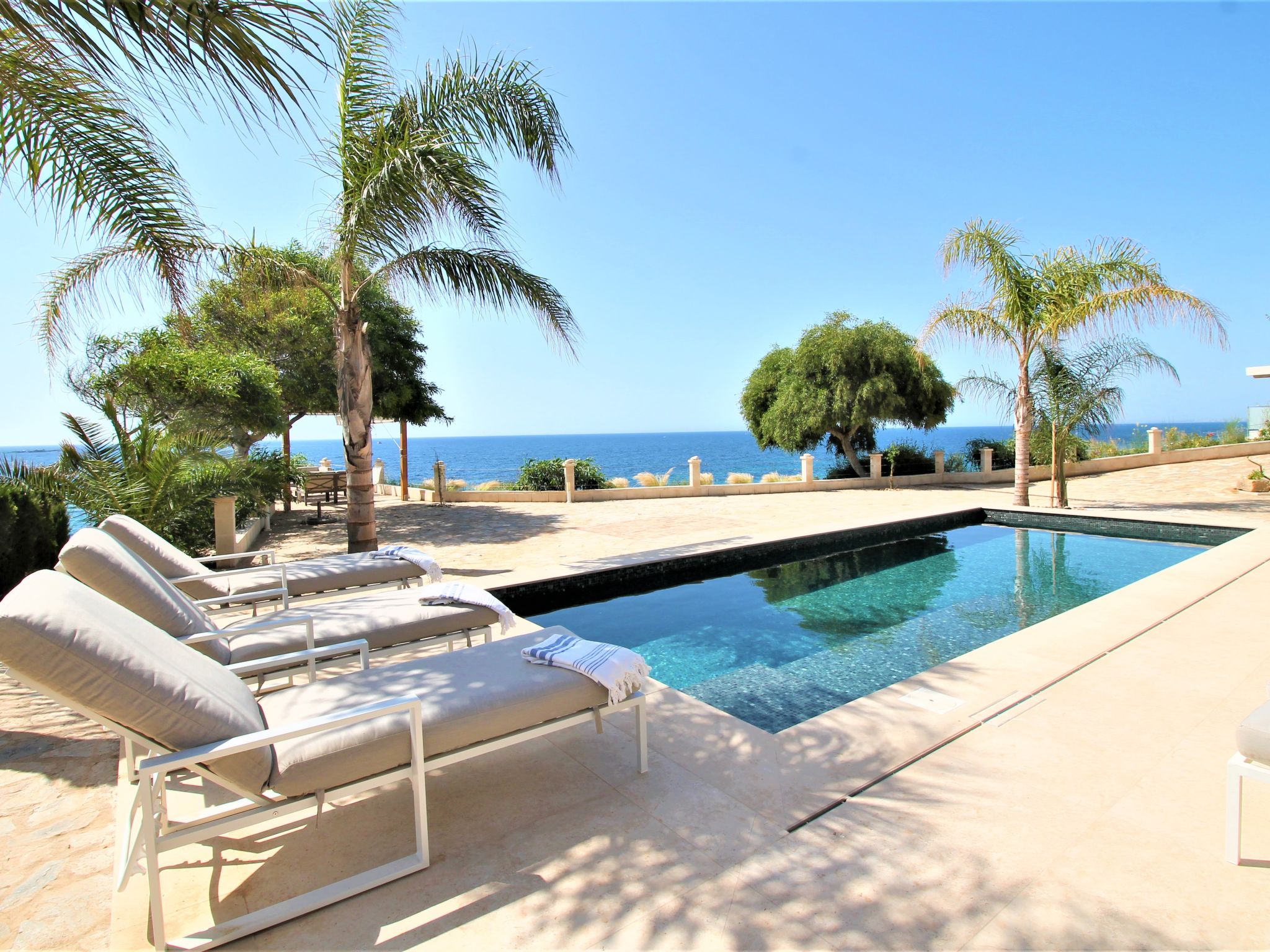 Casa Levante Campello: Stunning 3-Bedroom Beachfront Villa with Private Pool and Direct Sea Access in Costa Blanca