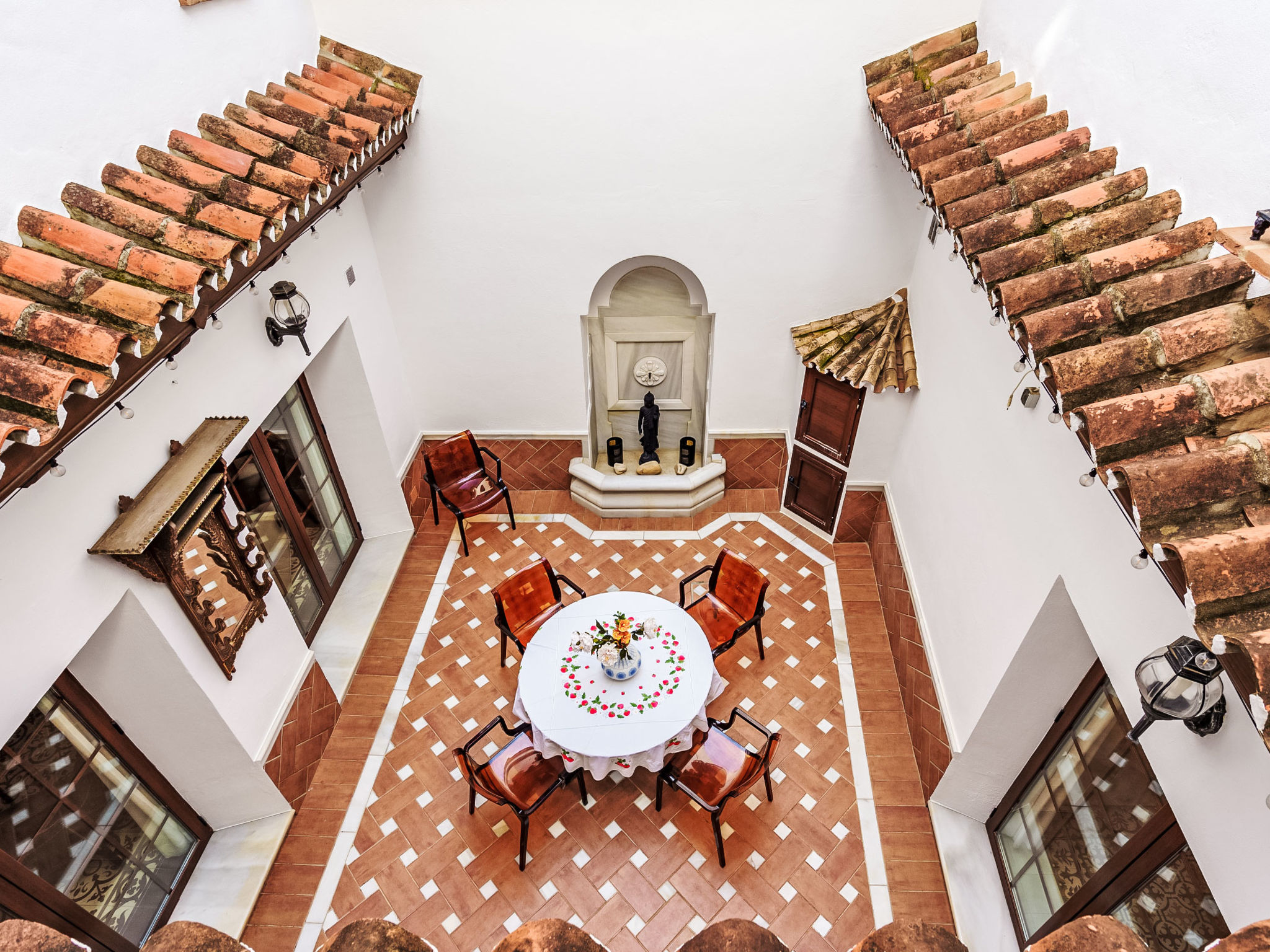 Casa Levante Fuengirola: Spacious 5-Bedroom Townhouse Near Beach and Shopping in Central Fuengirola