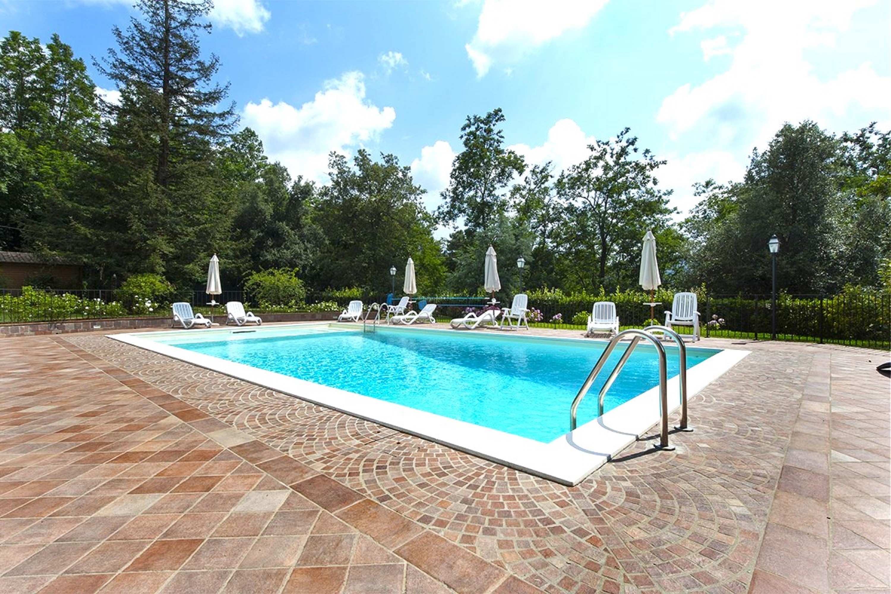 Casa Levante Viareggio: Spacious 7-Bedroom Apartment with Seaview and Pool, Viareggio