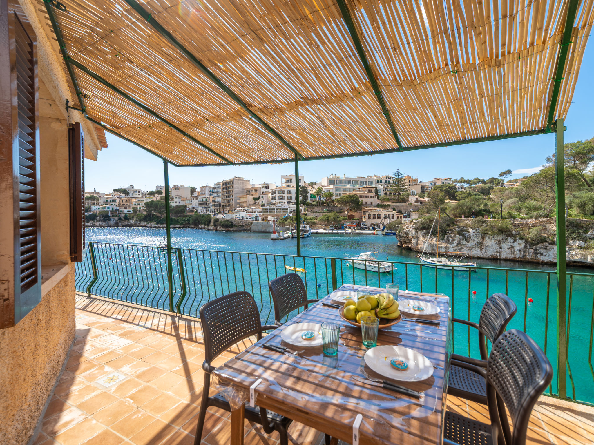 Casa Llombards Figuera: Stunning 2-Bedroom Beachfront Holiday Home with Direct Sea Access and Traditional Spanish Charm