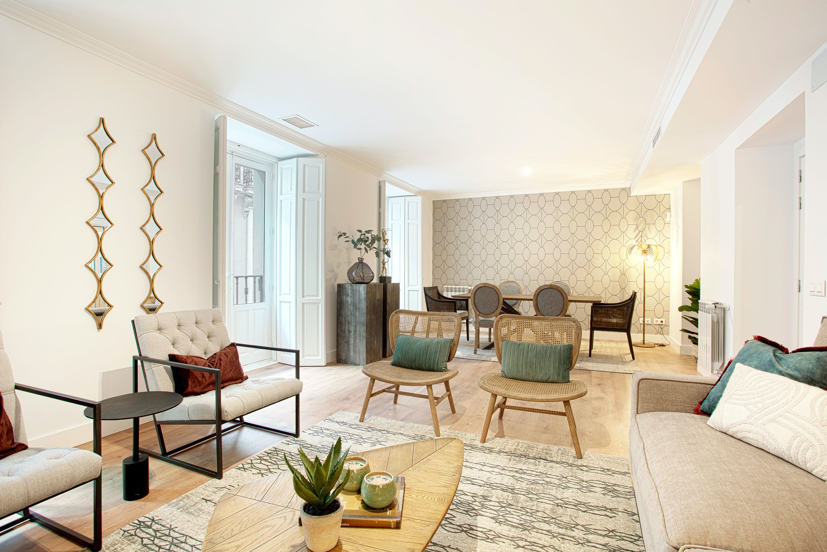 Casa Lope Letras: Elegant 3-Bedroom Apartment Rental with Air-Con in Las Letras Madrid