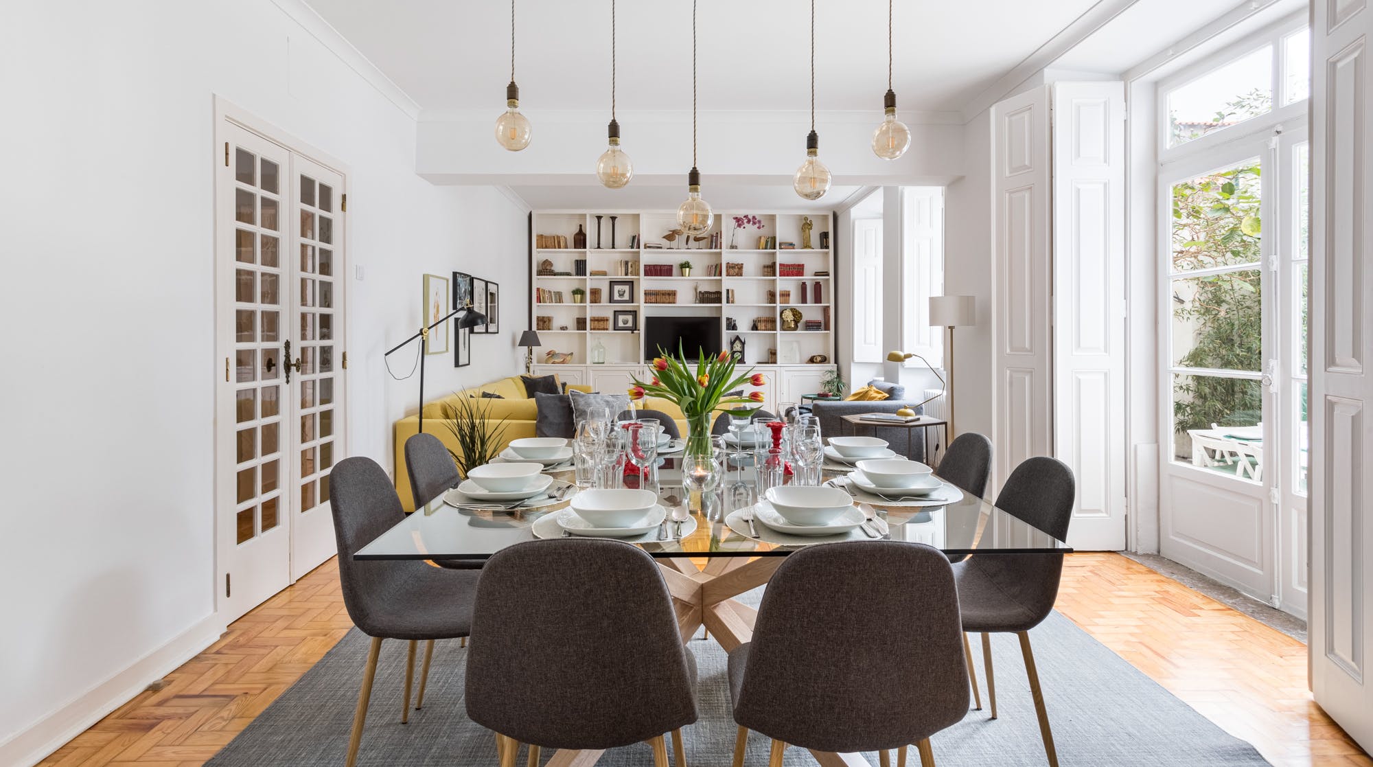 Casa Madragoa Saldanha: Spacious 5-Bedroom Apartment Rental with Seaview and Air-Con, Saldanha Lisbon