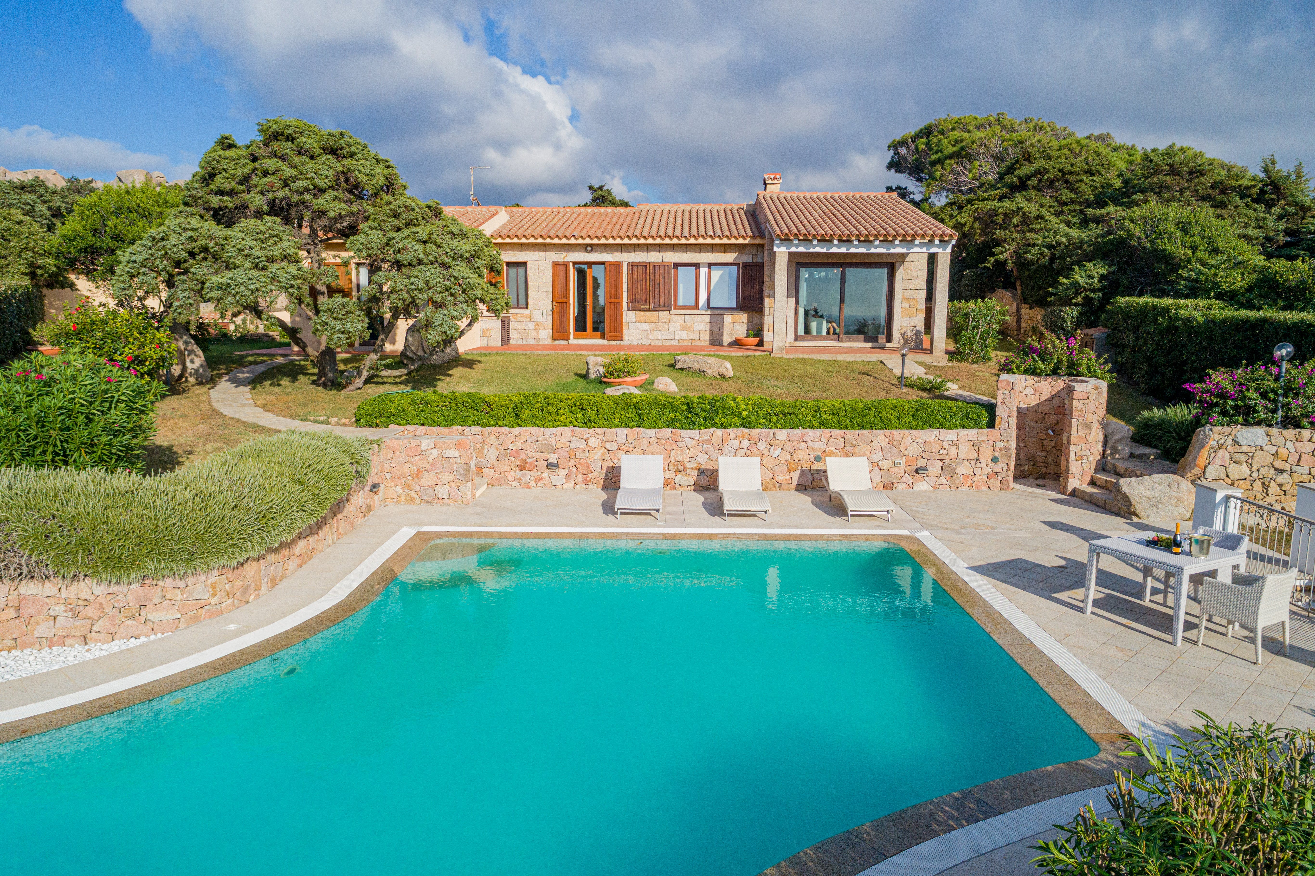 Casa Maestrale Gallura: Spacious 5-Bedroom Luxury Apartment with Seaview and Pool, Sardinia