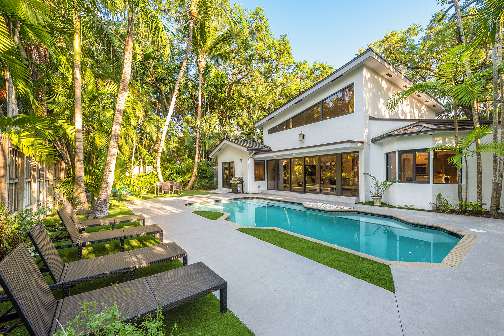 Casa Mahogany Grove: Luxury 5-Bedroom Villa with Seaview and Pool, Coconut Grove