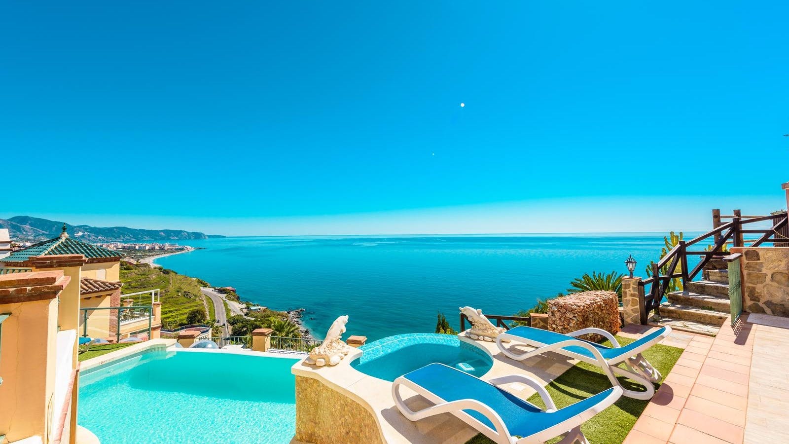 Casa Maro Nerja: Spacious 3-Bedroom Apartment with Infinity Pool and Sea Views, Nerja