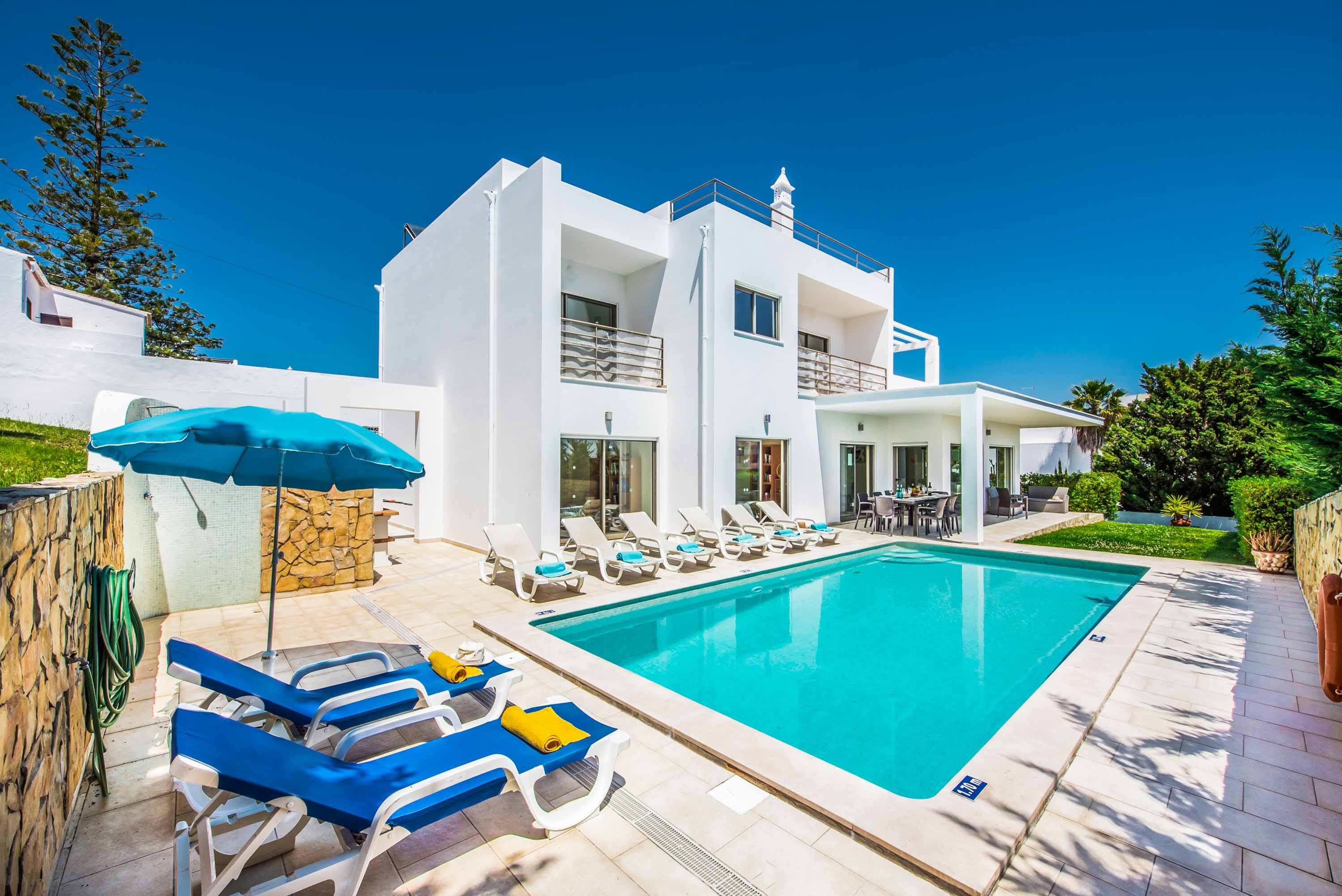 Casa Medronho Albufeira: Luxury 4-Bedroom Apartment with Seaview and Pool, Albufeira