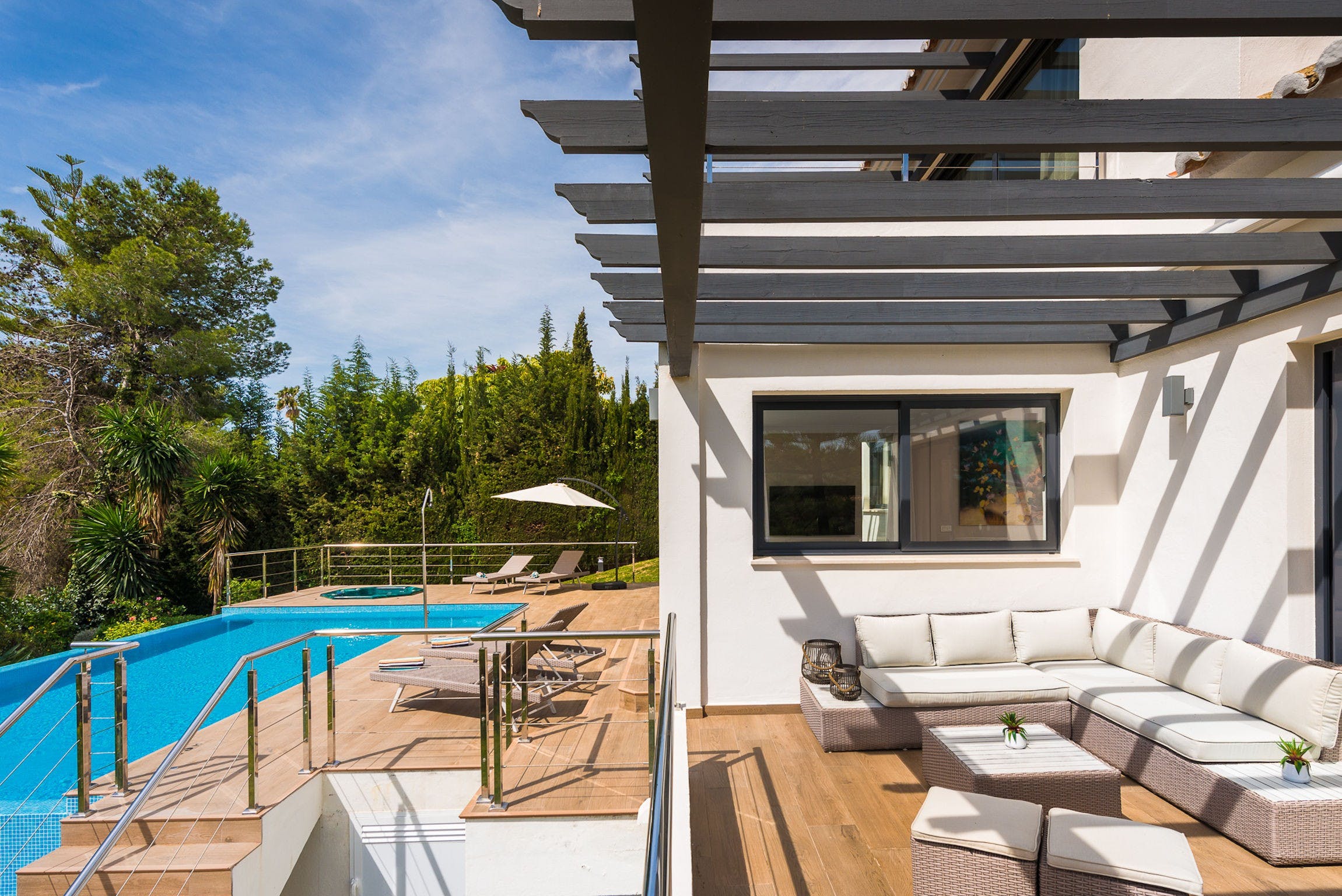 Casa Mijas Fuengirola: Spacious 6-Bedroom Luxury Apartment with Seaview and Pool, Fuengirola