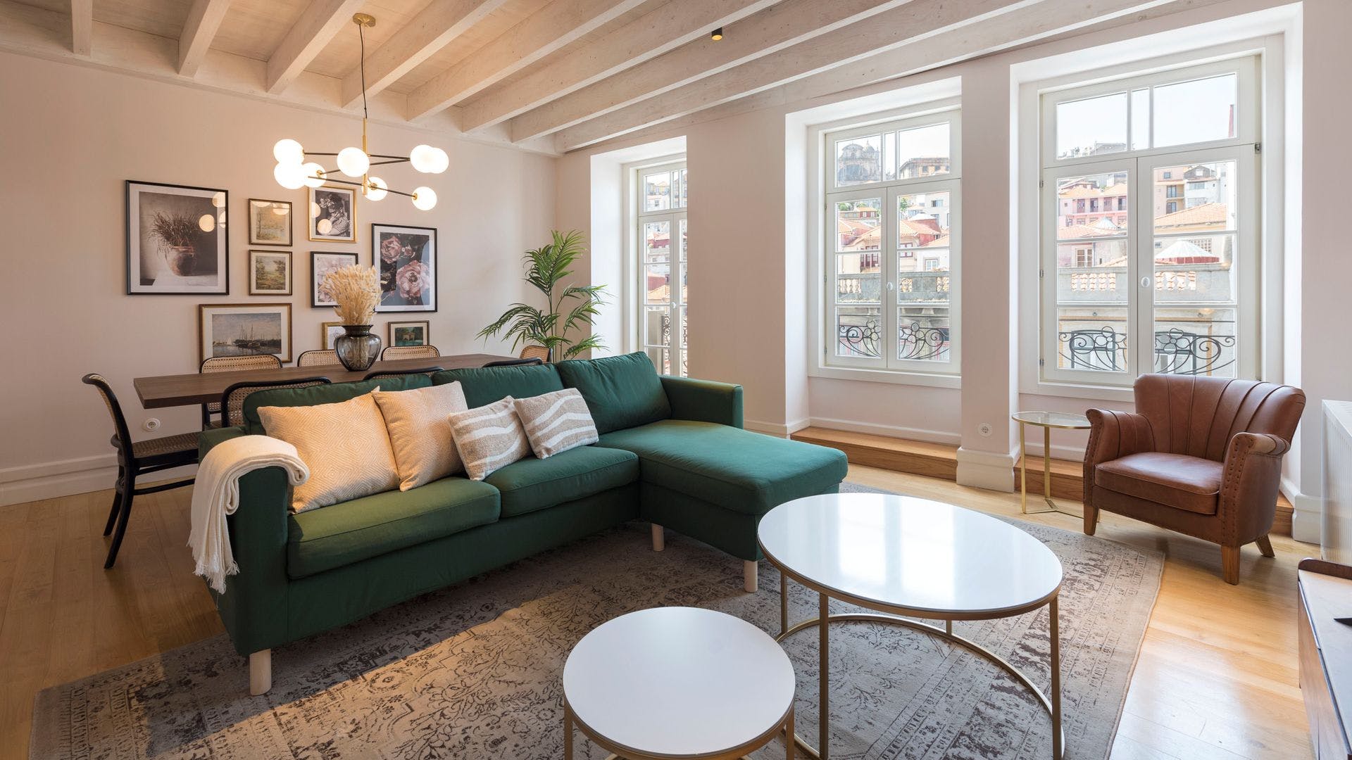Casa Miradouro Ribeira: Chic 3-Bedroom Apartment with City Views, Porto