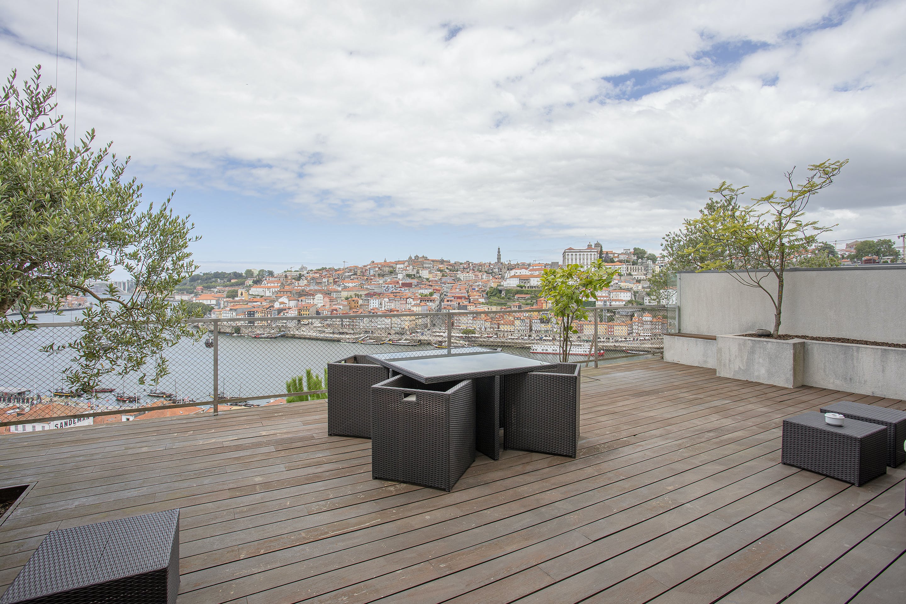 Casa Miragaia Gaia: Spacious 3-Bedroom Apartment Rental with Private Garage, Vila Nova de Gaia