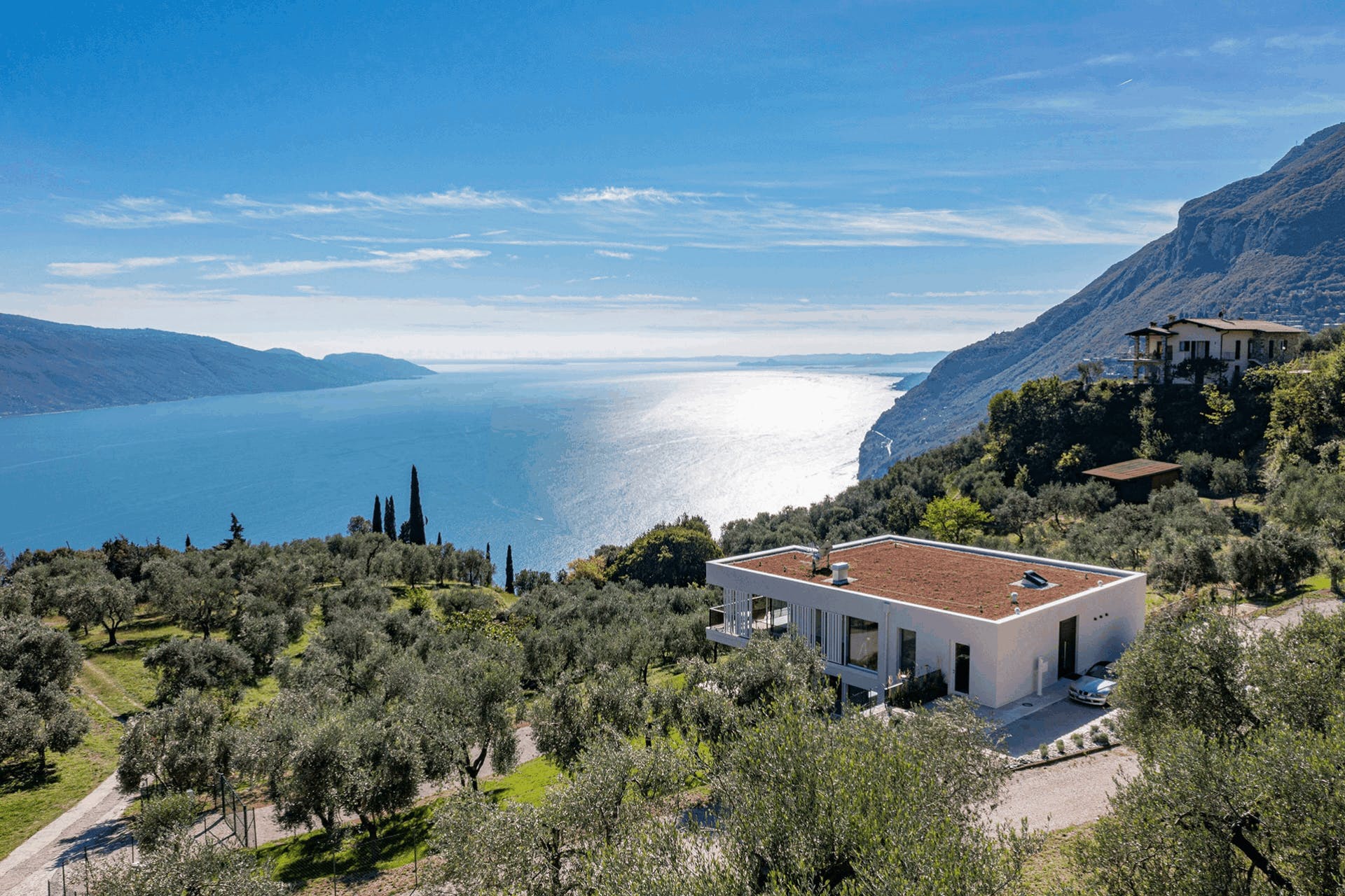 Casa Monte Isola Brescia: Spacious 4-Bedroom Apartment with Hot Tub, Brescia