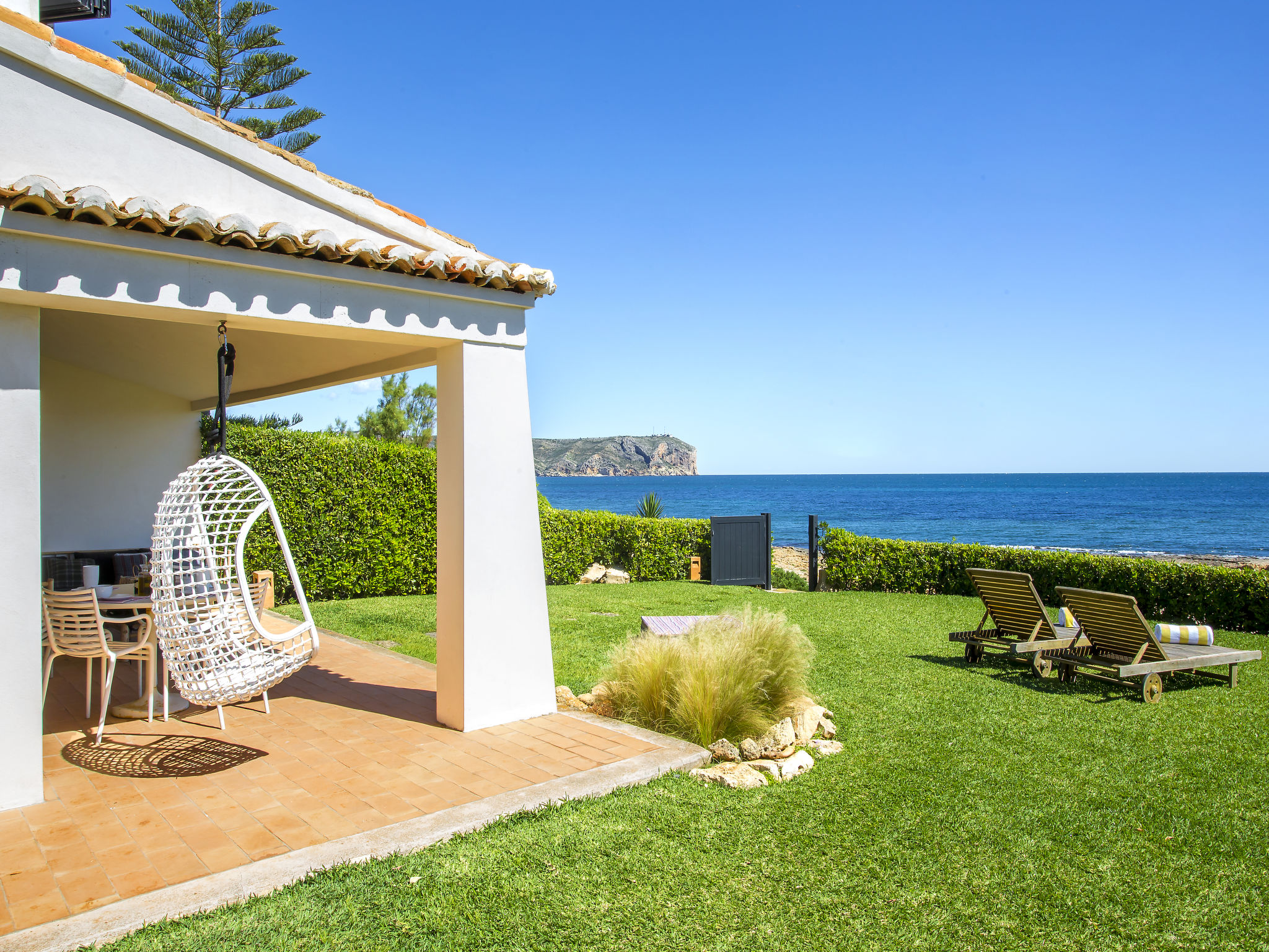 Casa Muntanyar Jávea: Stunning 4-Bedroom Beachfront Villa with Sea Views Just 10 Metres from the Mediterranean Coast