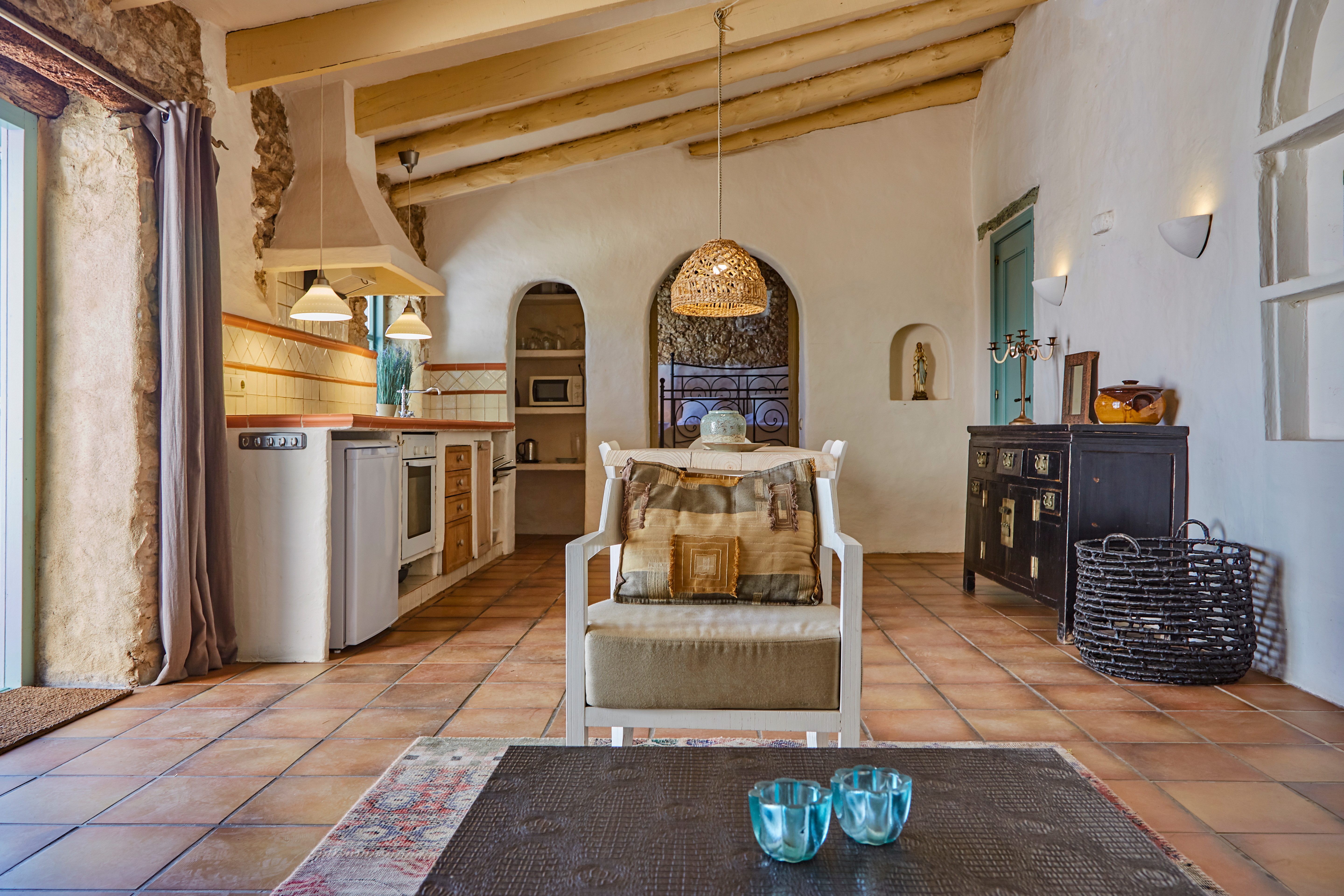 Casa Penedès Barcelona: Charming 2-Bedroom Apartment with Shared Pool, Barcelona