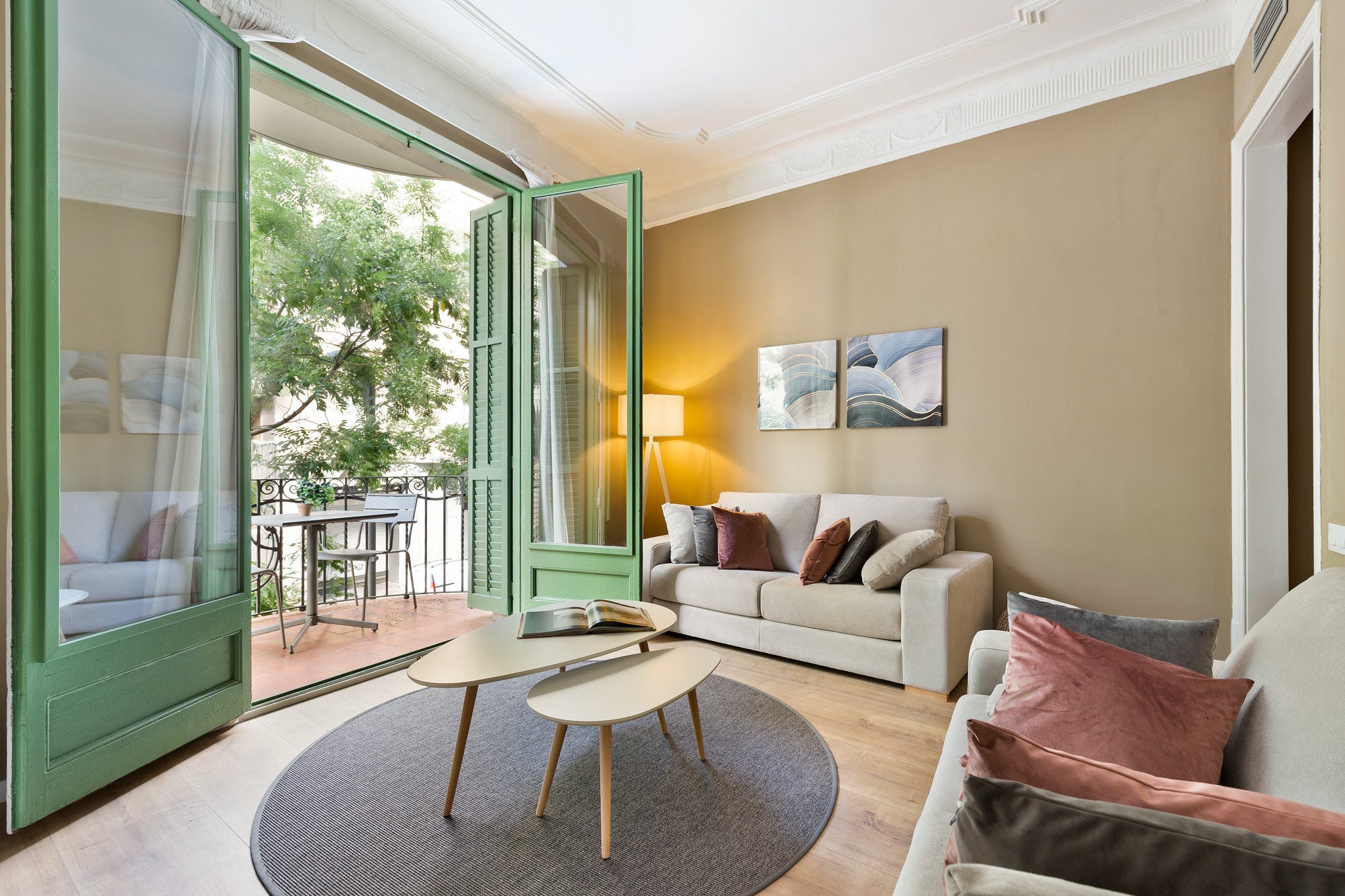 Casa Pi Cerdà: Spacious 5-Bedroom Luxury Apartment in Galvany & Turó Park, Barcelona