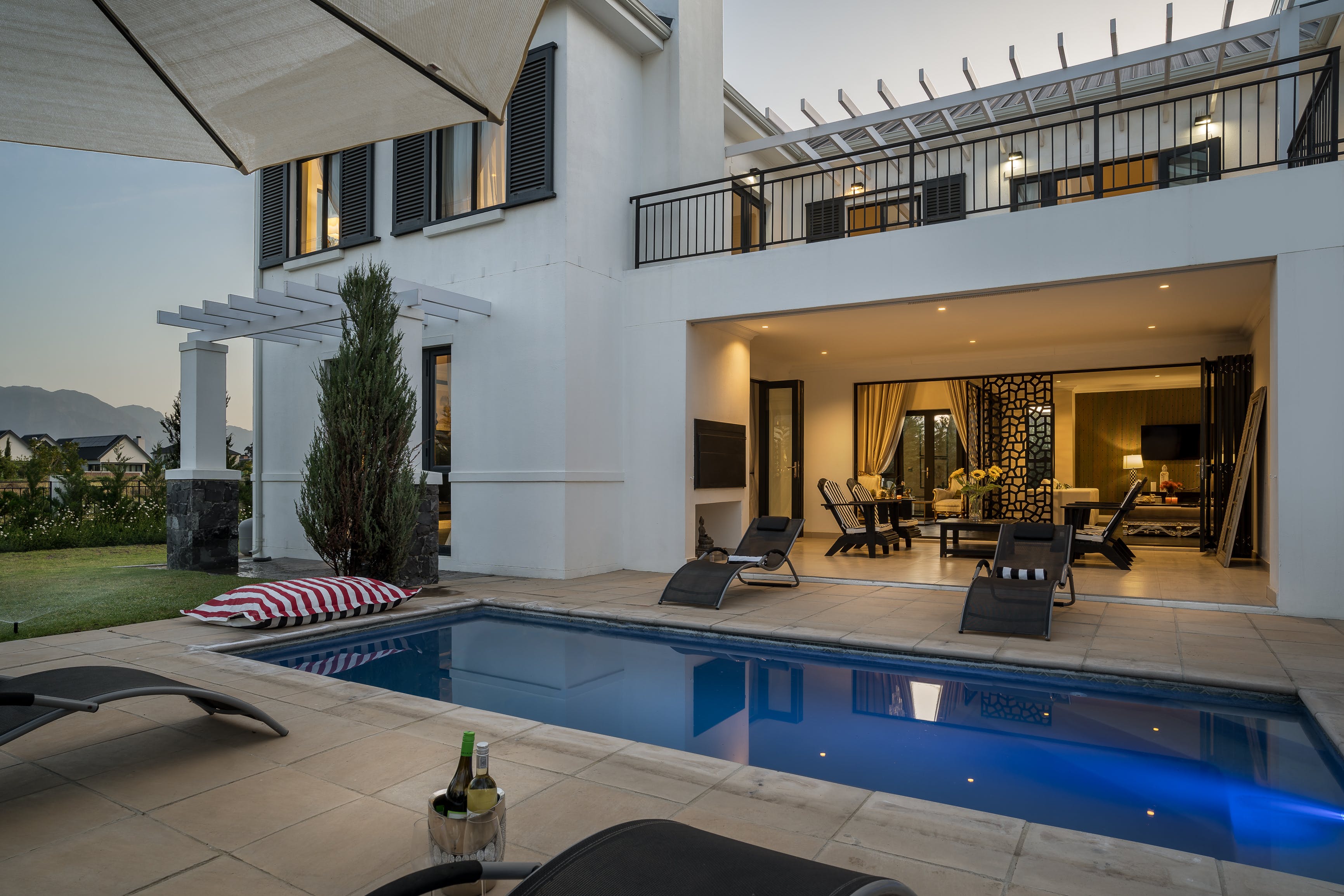 Casa Protea Stellenbosch: Luxury 4-Bedroom Apartment with Seaviews and Pool, Western Cape