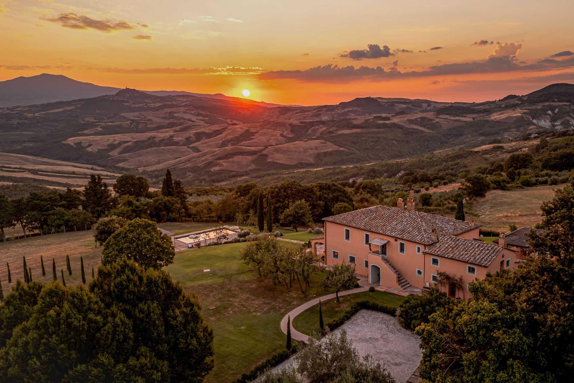 Casa Quercia Sarteano: Expansive 8-Bedroom Apartment with Pool and Sauna, Sarteano