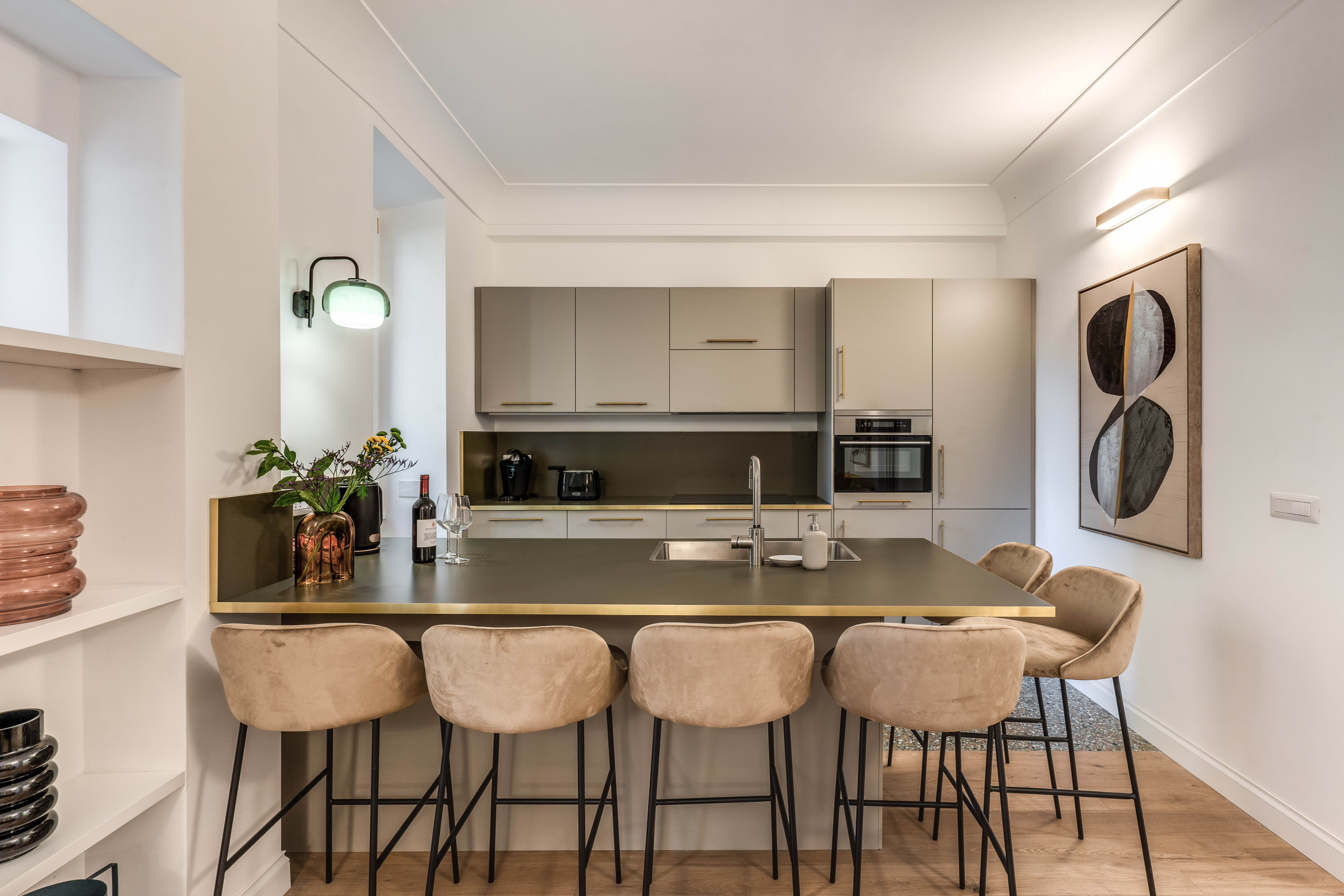 Casa Quirinale Monti: Elegant 3-Bedroom Apartment with Terrace, Monti, Rome