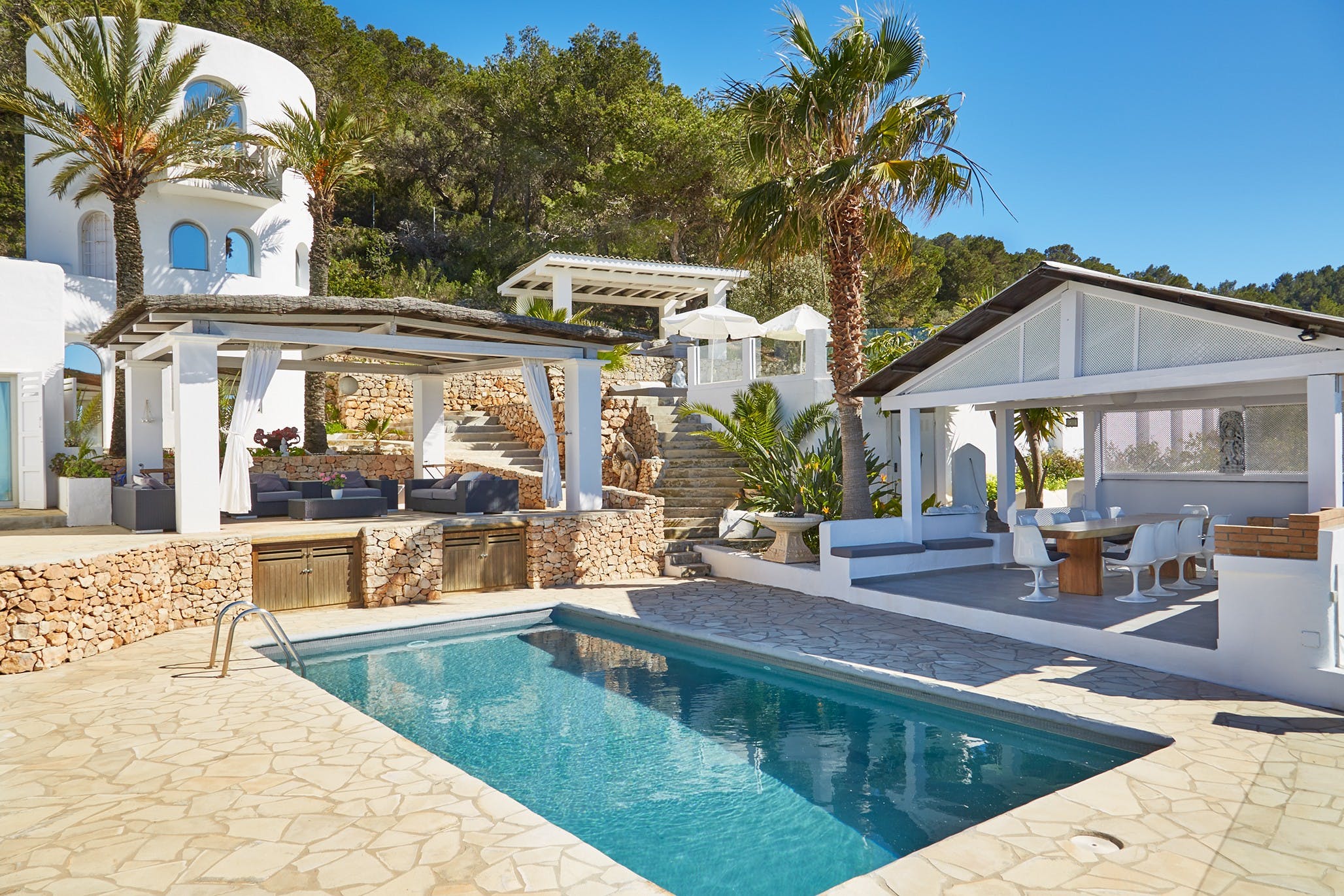 Casa Roca EsCubells: Spacious 5-Bedroom Apartment with Seaview and Pool, Es Cubells