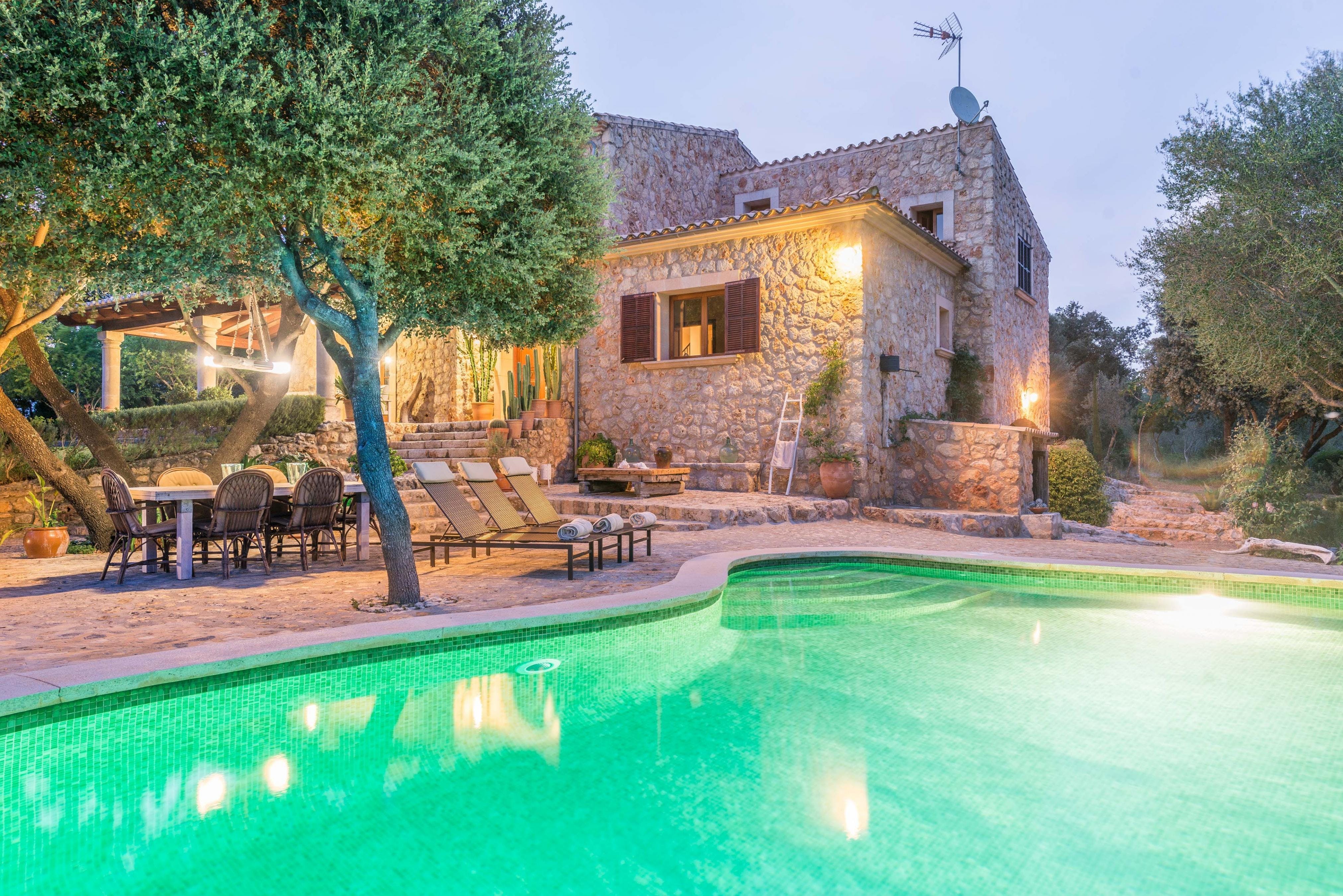 Casa Sa Font Inca: Luxury 4-Bedroom Apartment with Pool and Seaview, Inca
