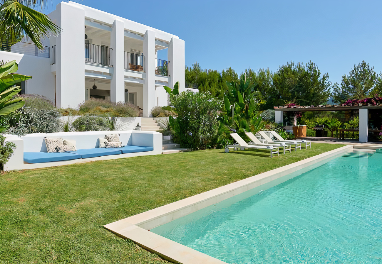 Villa Embat Cala Vedella Es Cubells: Luxury 6-Bedroom Apartment with Seaview and Pool, Es Cubells