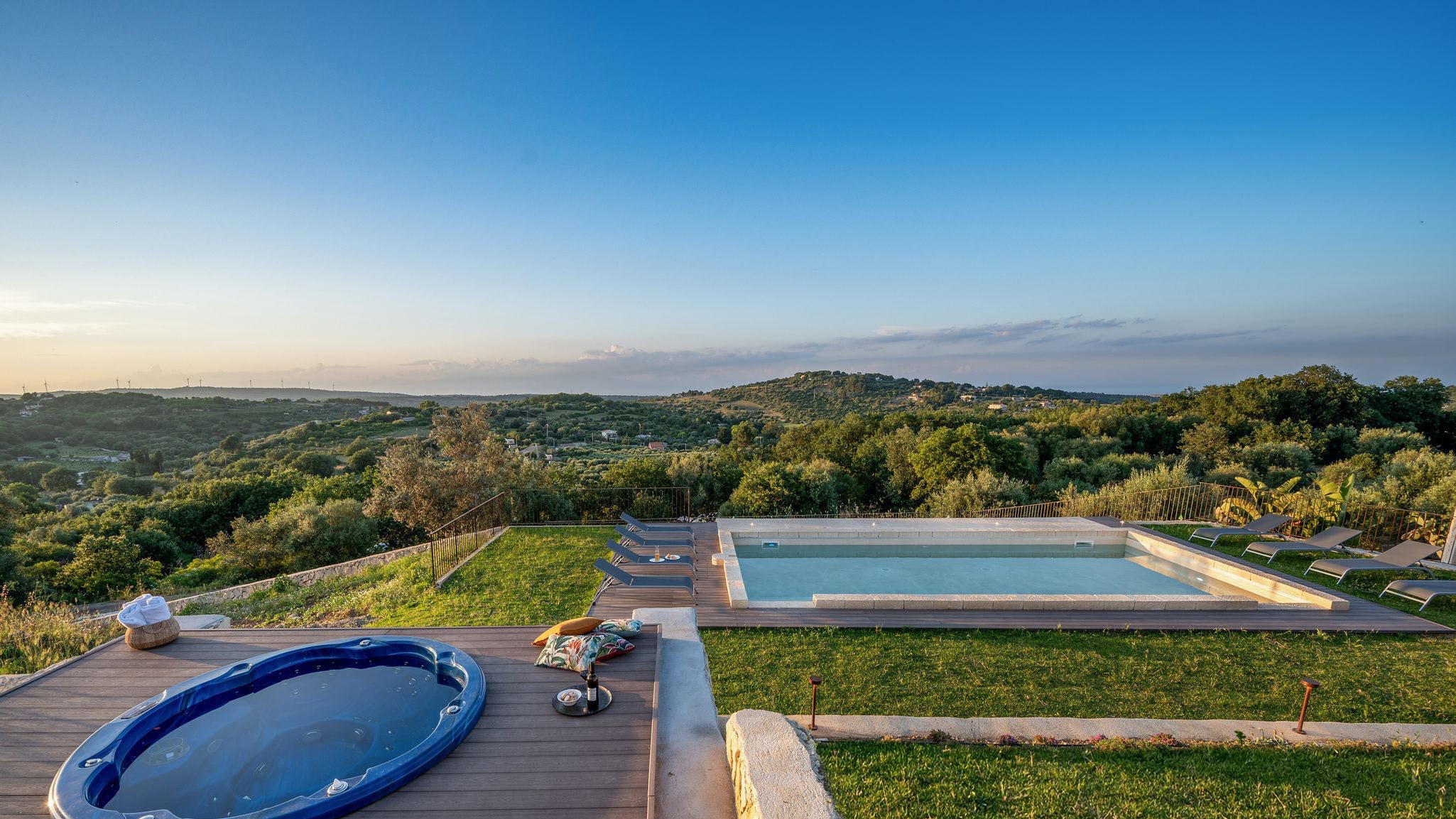 Casa Saia Noto: Elegant 3-Bedroom Apartment with Pool and Countryside Views, Sicily