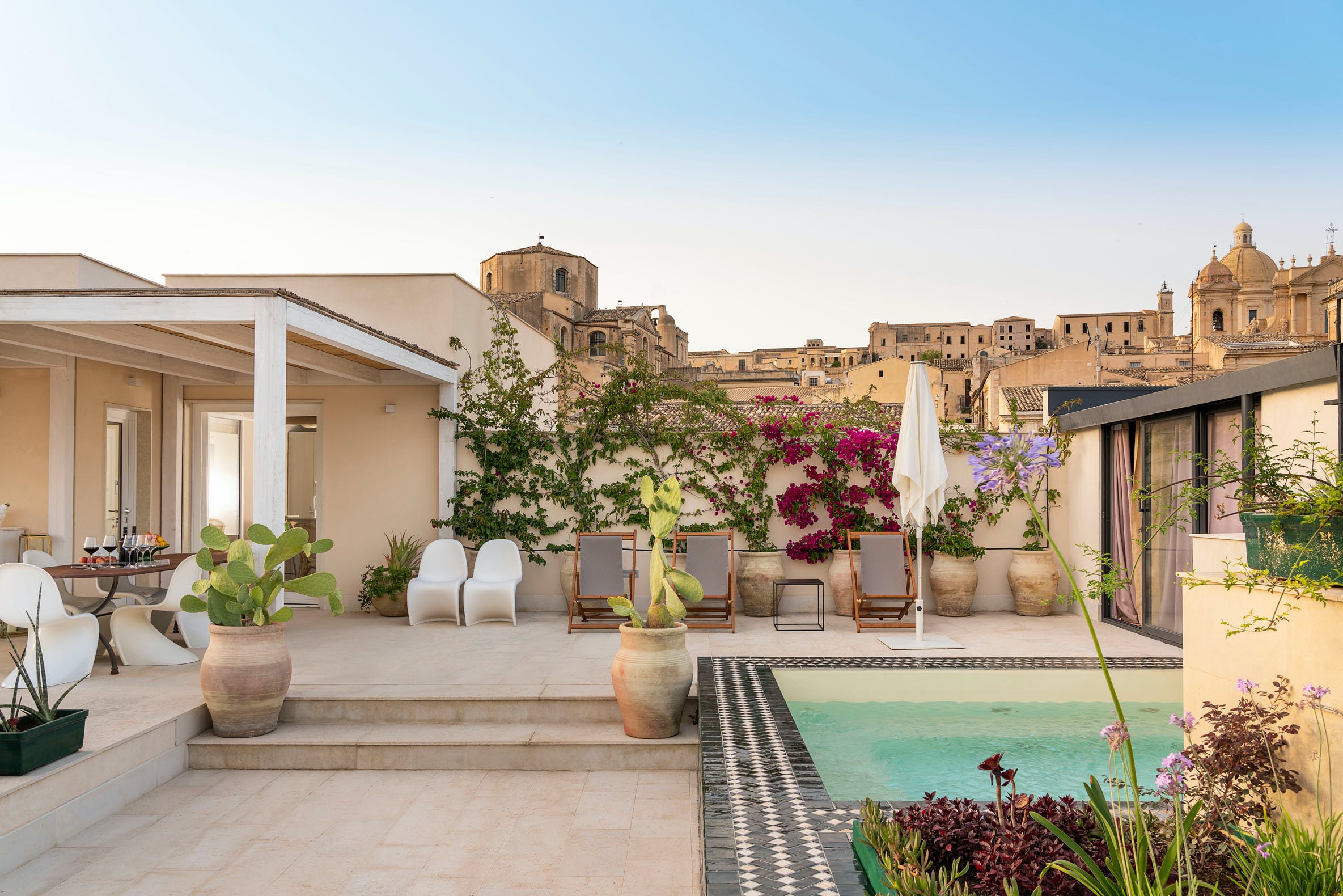 Casa SanCorrado Noto: Luxury 4-Bedroom Apartment with Rooftop Pool, Val di Noto