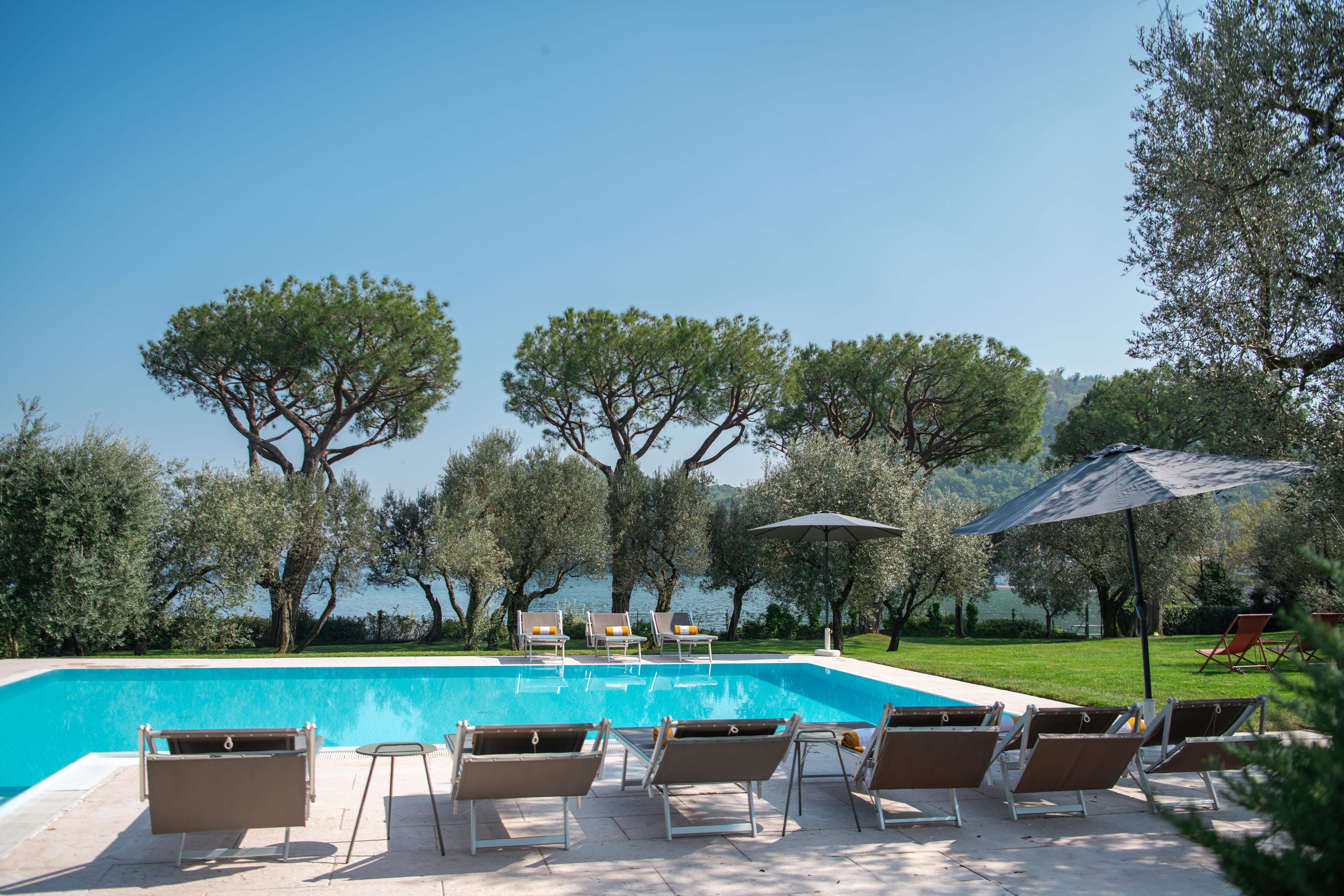 Casa Sanmichele Brescia: Spacious 6-Bedroom Apartment with Lake Access, Verona