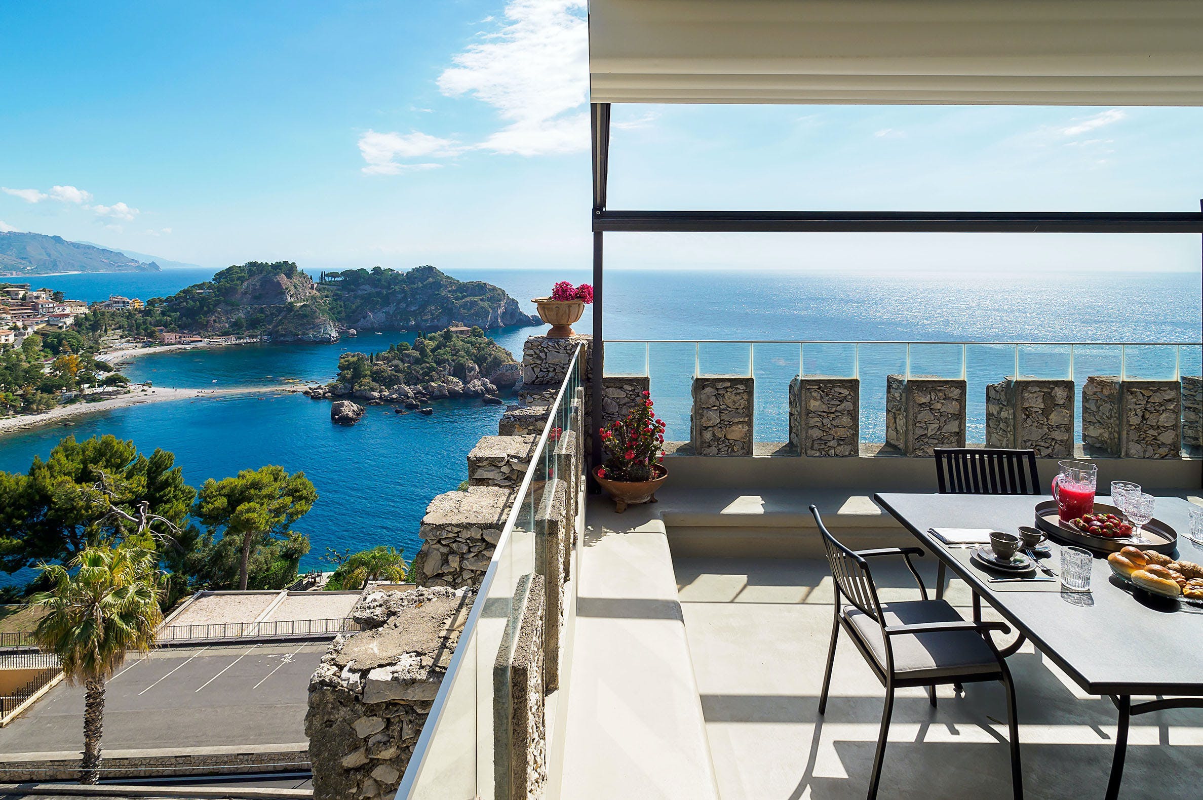 Casa Scirocco Taormina: Luxury 2-Bedroom Apartment with Seaview, Taormina
