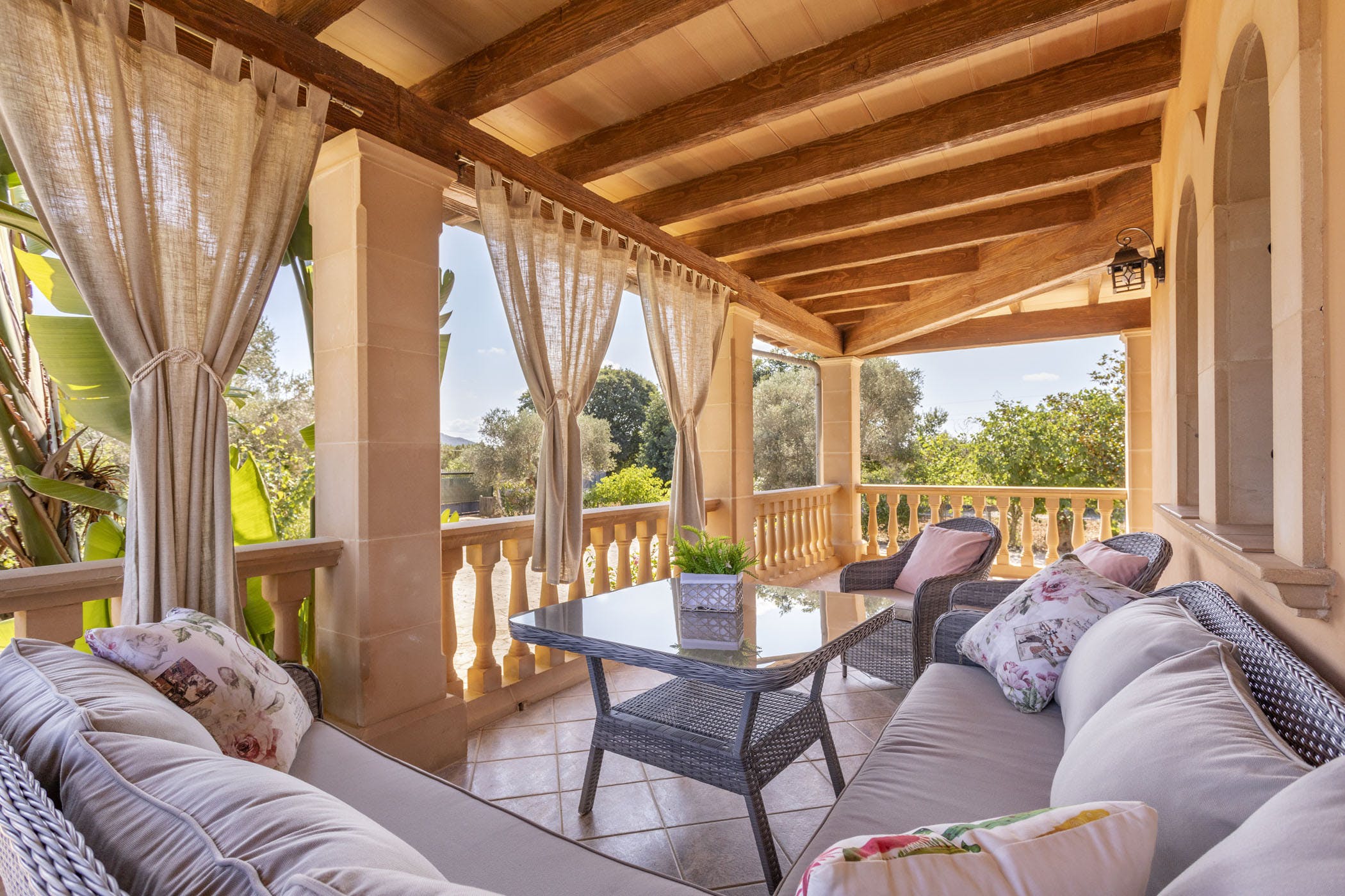 Casa Sineu Inca Inca: Spacious 4-Bedroom Apartment with Pool Near Beach, Inca Mallorca
