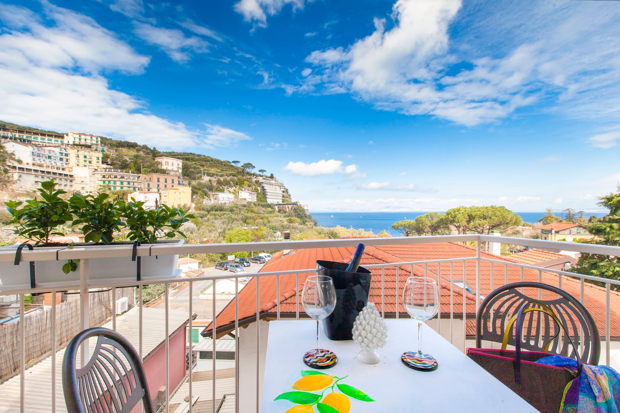 Casa Sirena Sorrento Sorrento: Luxury 3-Bedroom Apartment with Hot Tub, Sorrento