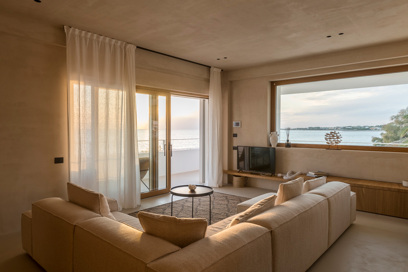 Casa Sirocco Taranto: Luxury 2-Bedroom Apartment with Seaview and Beach Access, Taranto