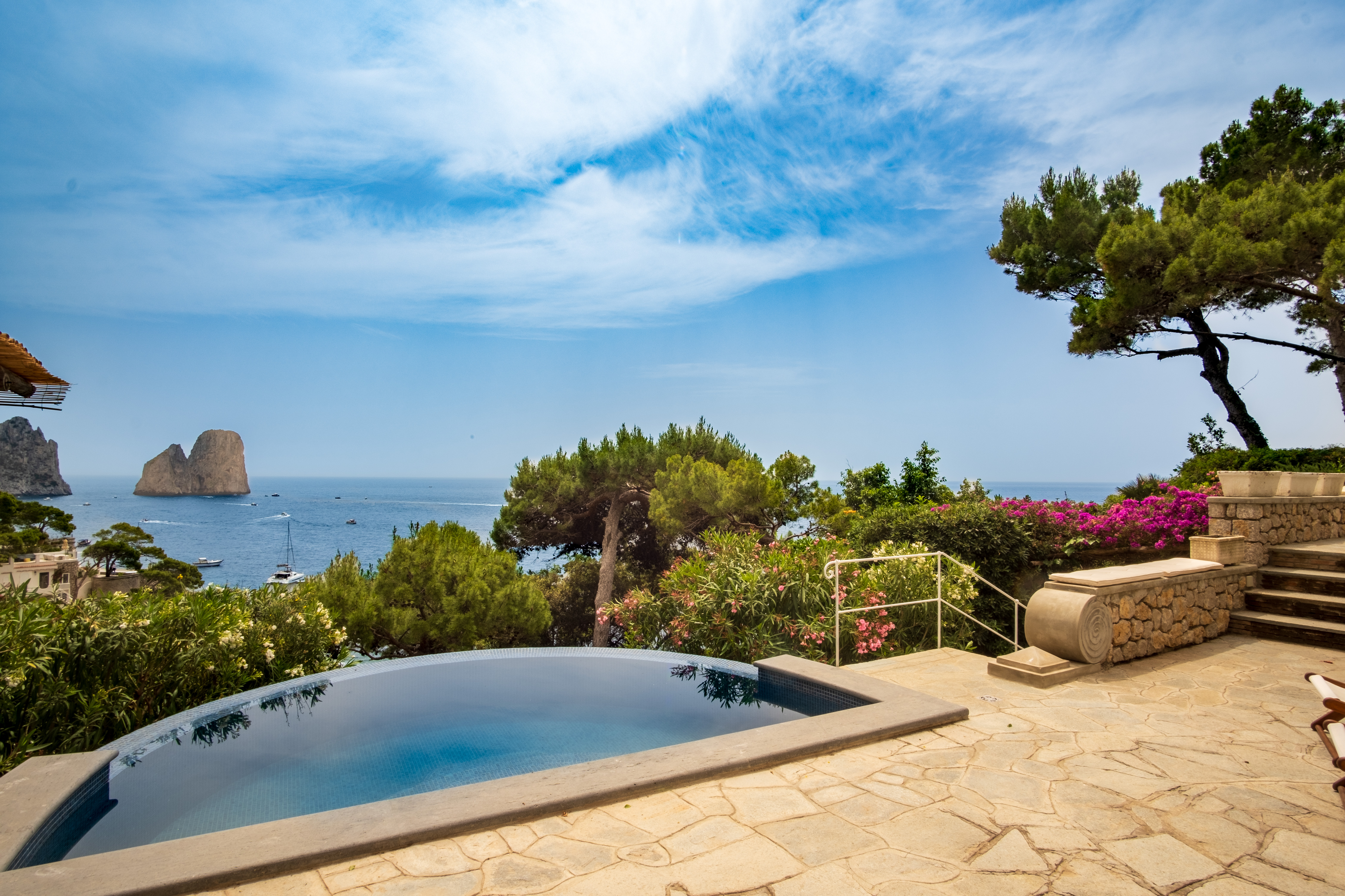 Casa Sirrocco Sorrento: Luxury 2-Bedroom Apartment with Seaview and Pool, Capri