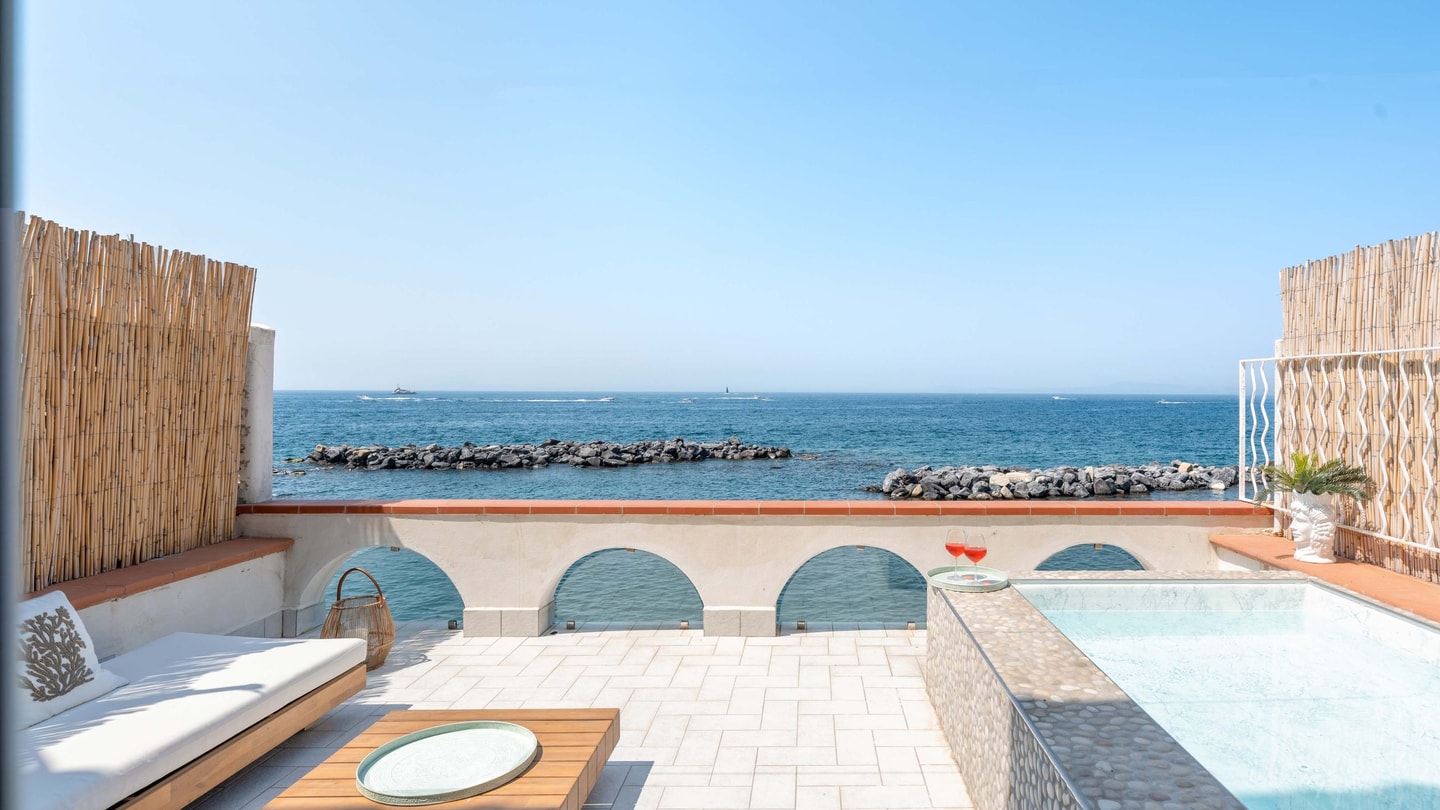 Casa Sorrentina Sirene: Luxury 4-Bedroom Apartment with Private Pool and Sea Views, Sorrento