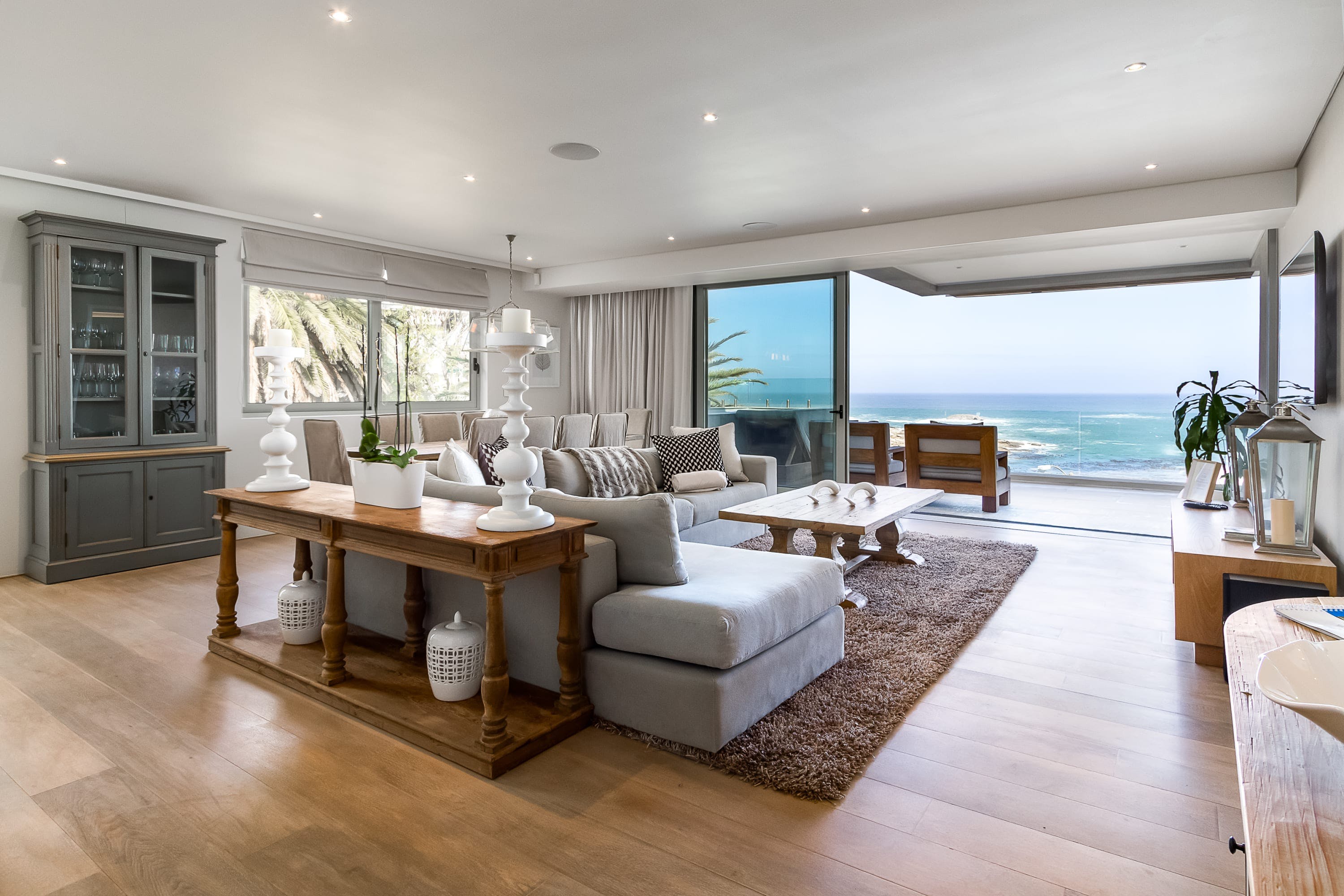 Casa Tafelberg Bakoven: 3-Bedroom Beachfront Apartment with Seaview, Bakoven