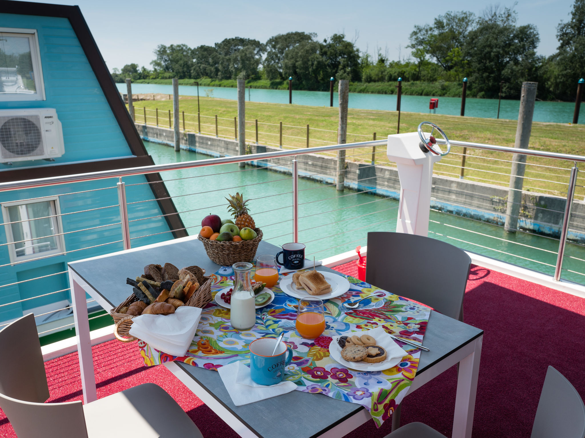 Casa Tagliamento Lignano: Unique Floating 2-Bedroom Houseboat with Resort Facilities and River Access in Lignano Riviera Italy